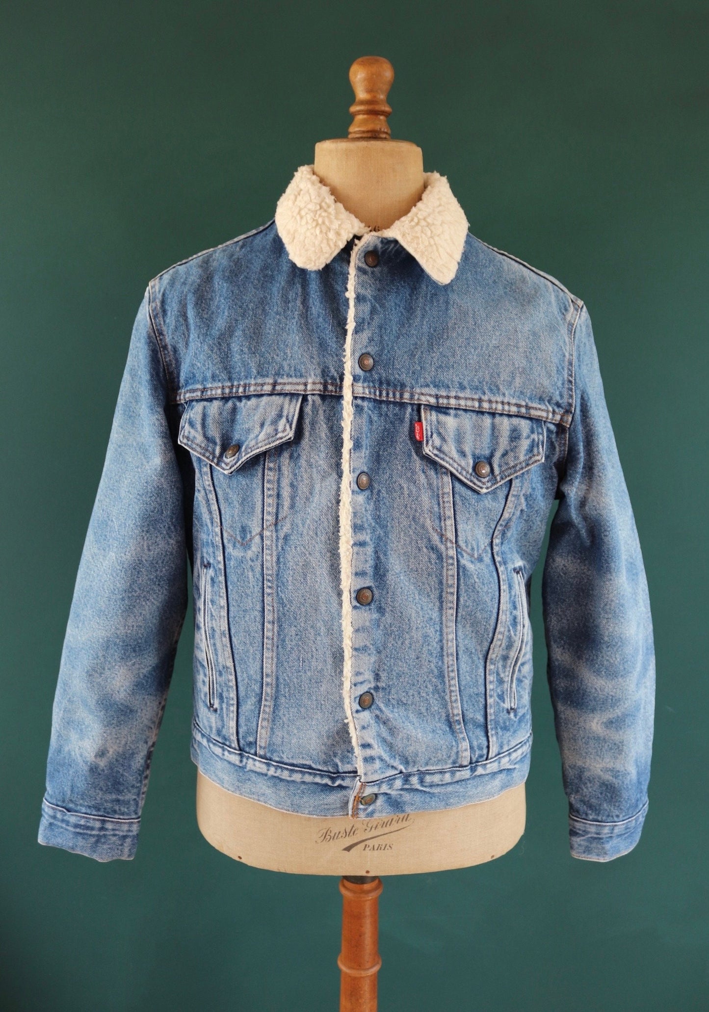Vintage 1980s 80s Levis Levi Strauss shearling sherpa lined mid blue denim trucker jacket red tab small e 44" chest workwear