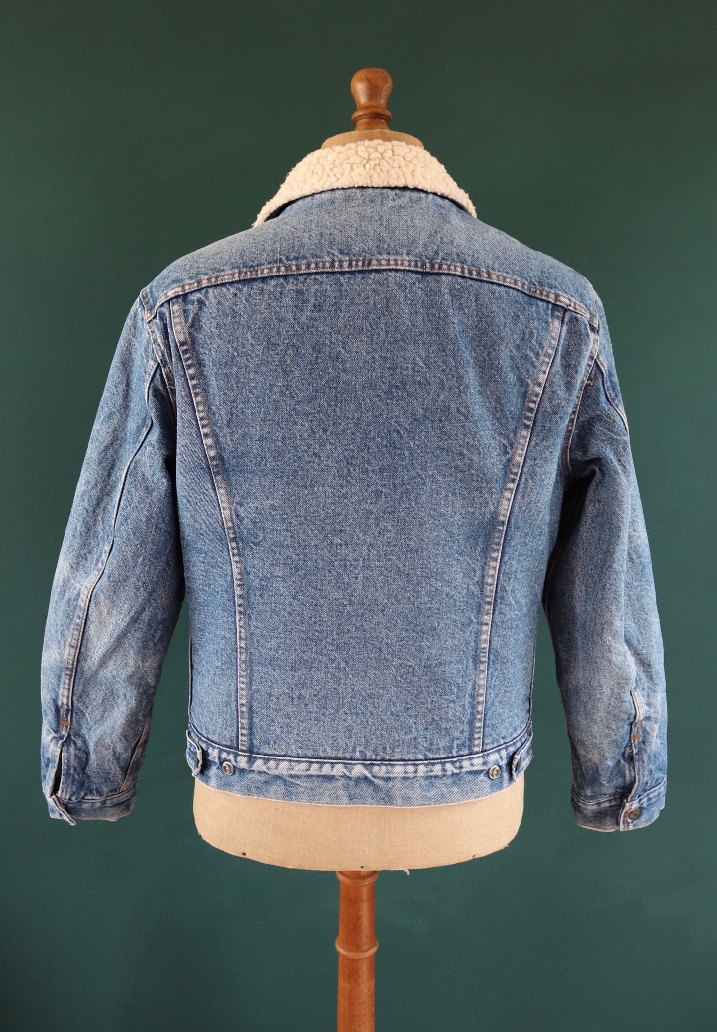 Vintage 1980s Levis denim jacket - shearling sherpa lined - mid blue trucker - red tab small e - 44" chest - workwear