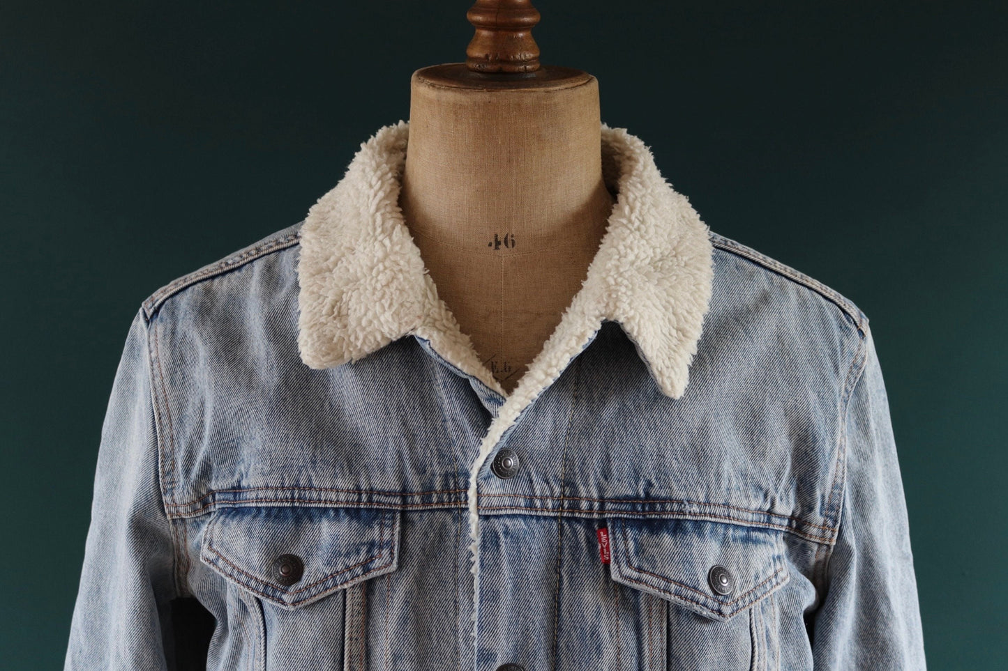 Vintage Levis Levi Strauss shearling sherpa lined mid blue denim trucker jacket red tab big E 47" chest workwear