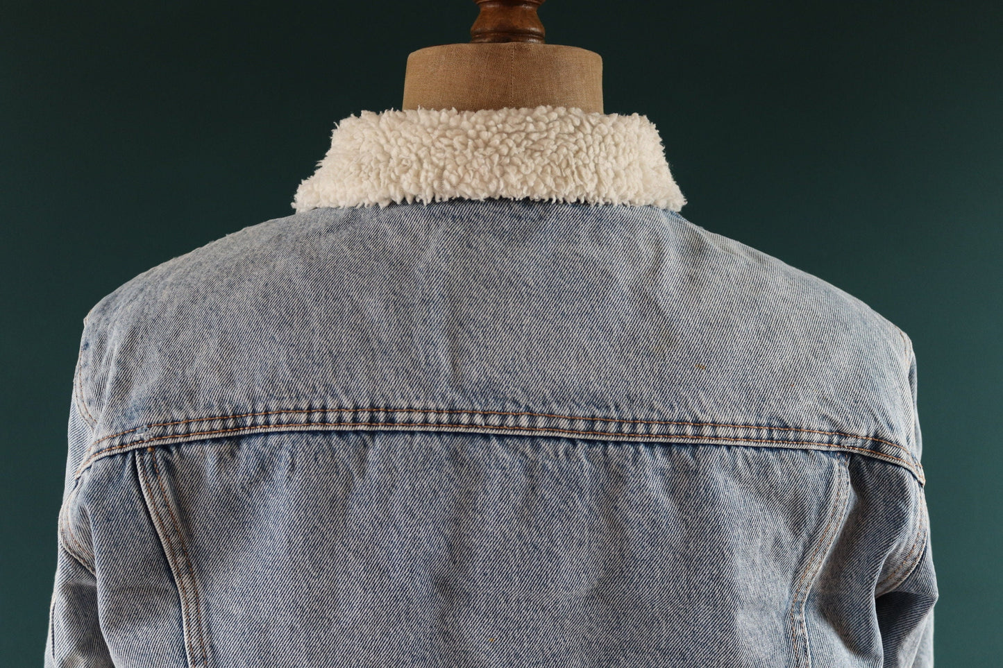 Vintage Levis Levi Strauss shearling sherpa lined mid blue denim trucker jacket red tab big E 47" chest workwear