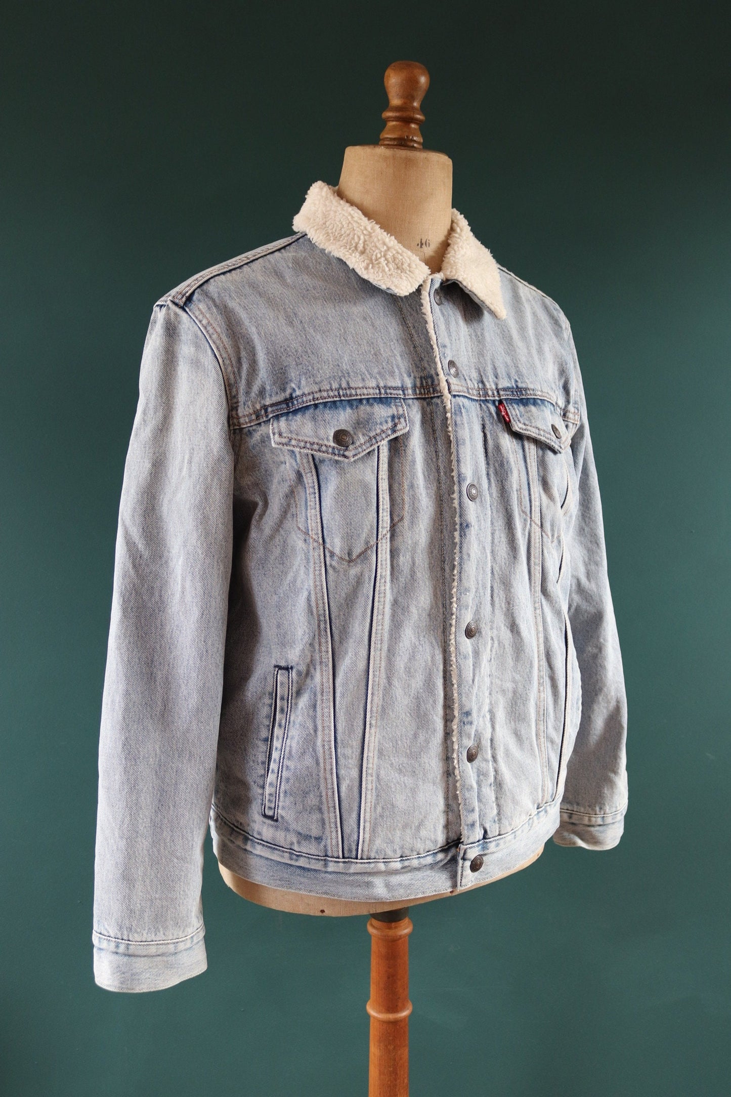 Vintage Levis Levi Strauss shearling sherpa lined mid blue denim trucker jacket red tab big E 47" chest workwear