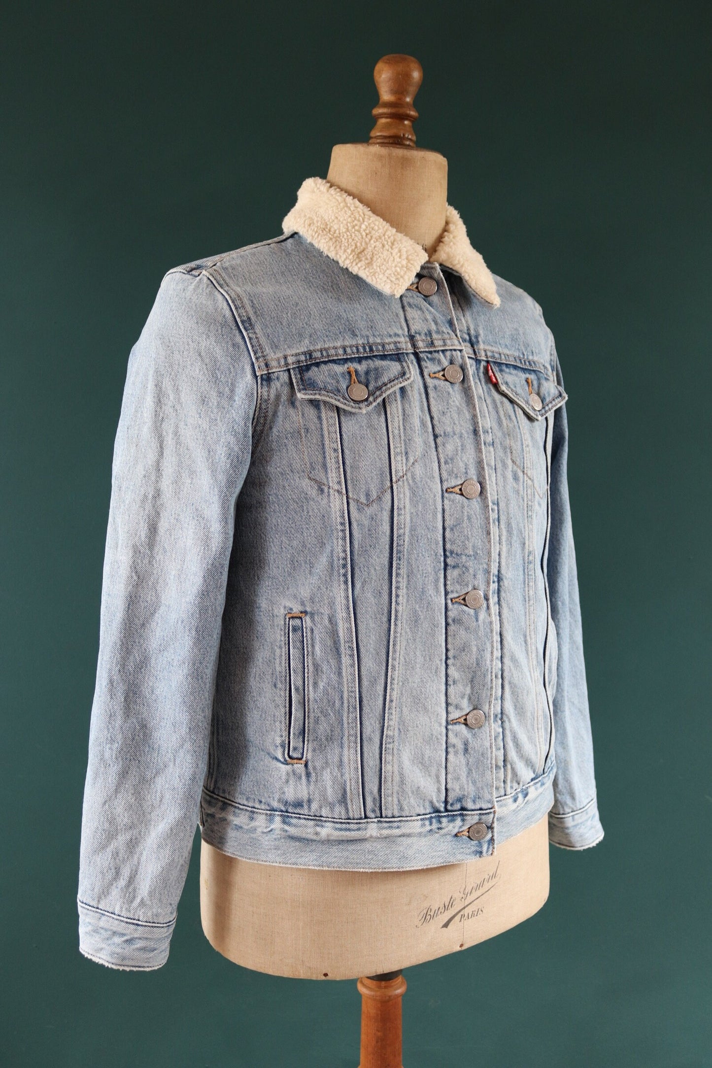 Vintage Levis Levi Strauss shearling sherpa lined mid blue denim trucker jacket red tab small e 38" chest workwear