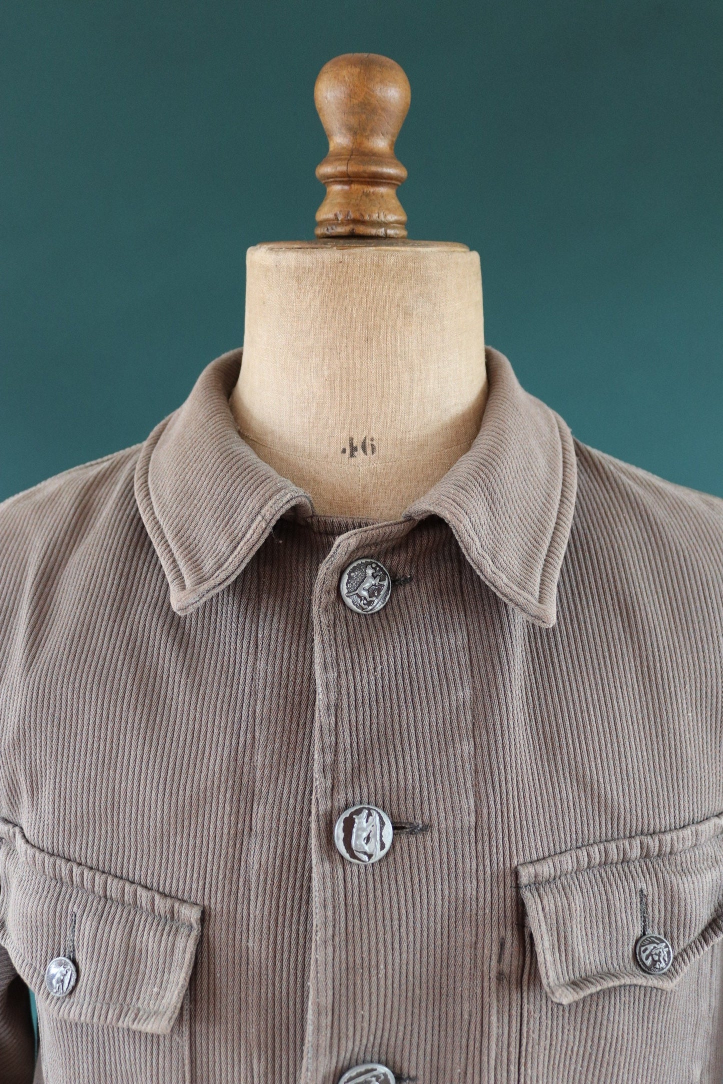 Vintage French workwear jacket 1960s 1970s grey taupe coutil pique corduroy hunting work 43” chest venery animal scene buttons