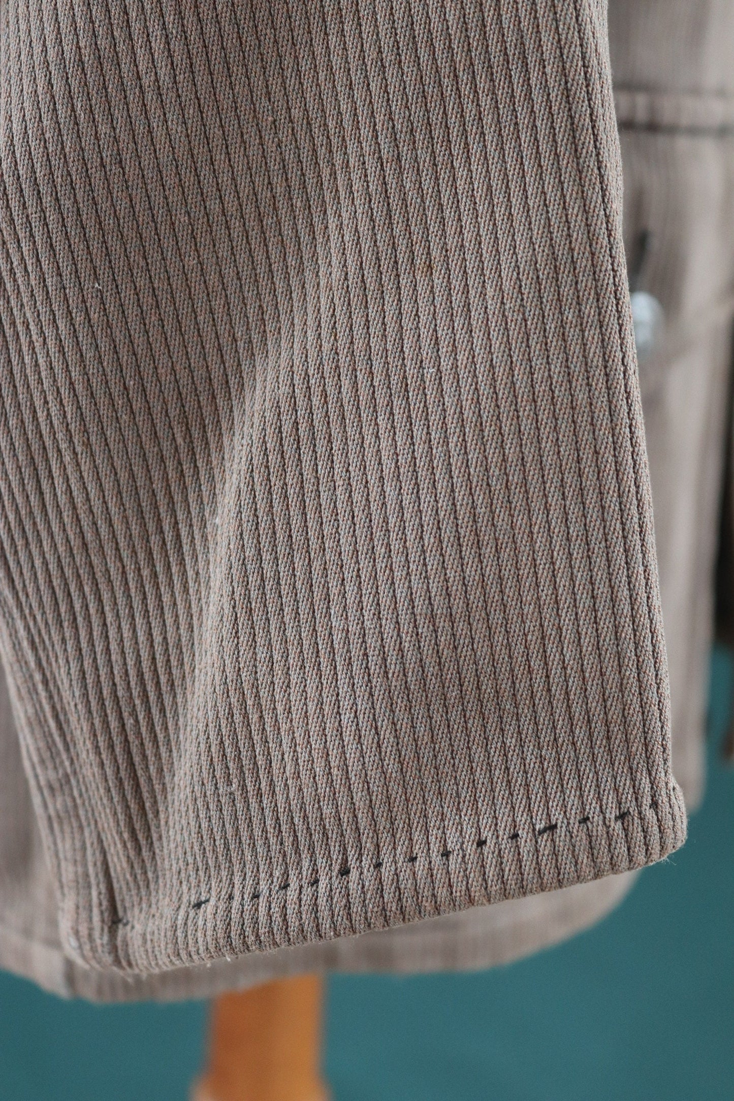 Vintage French workwear jacket 1960s 1970s grey taupe coutil pique corduroy hunting work 43” chest venery animal scene buttons