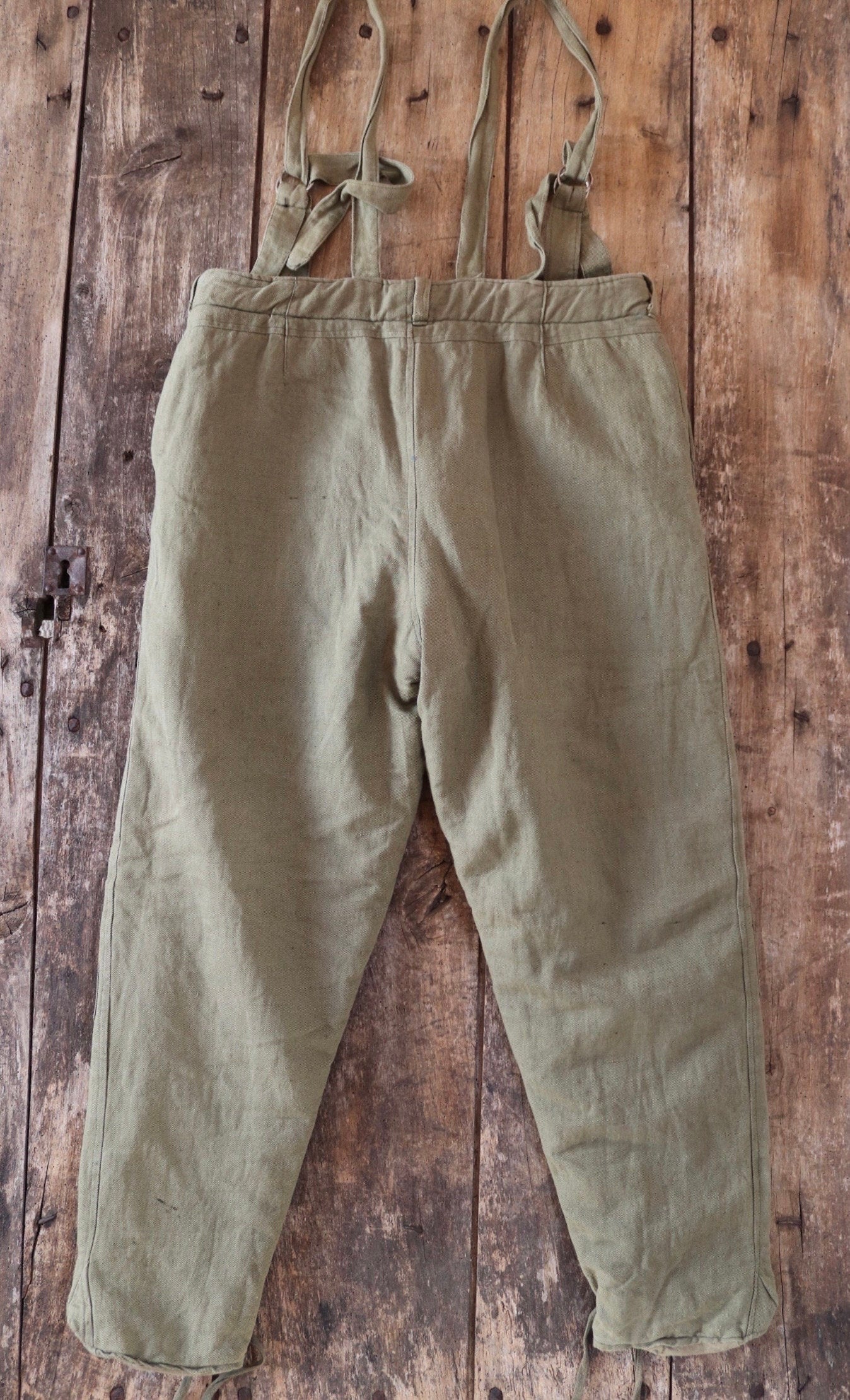Vintage European green cotton padded insulated military tanker overalls dungarees workwear hunting protective clothing 34” x 28”