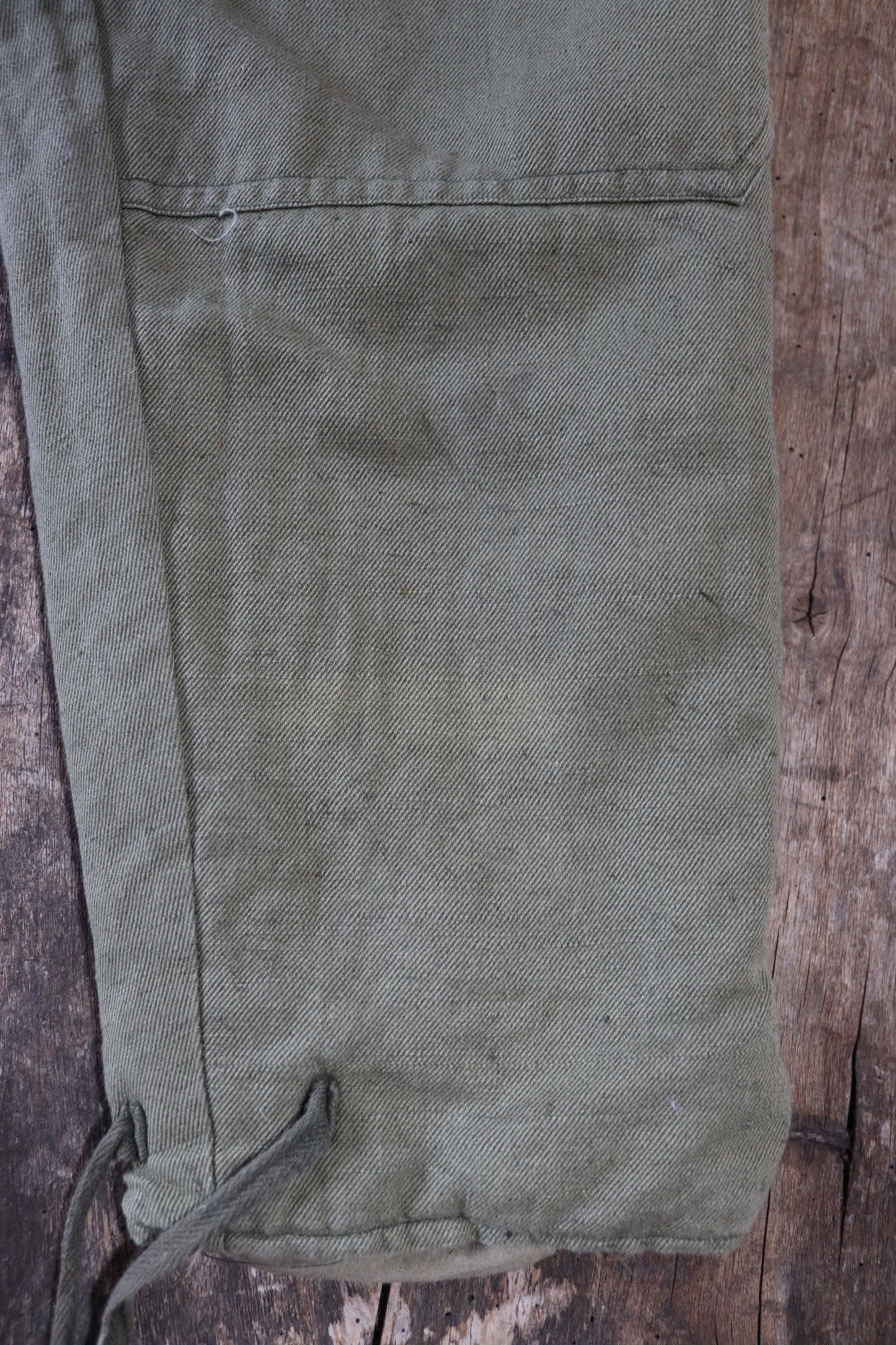 Vintage European green cotton padded insulated military tanker overalls dungarees workwear hunting protective clothing 34” x 28”