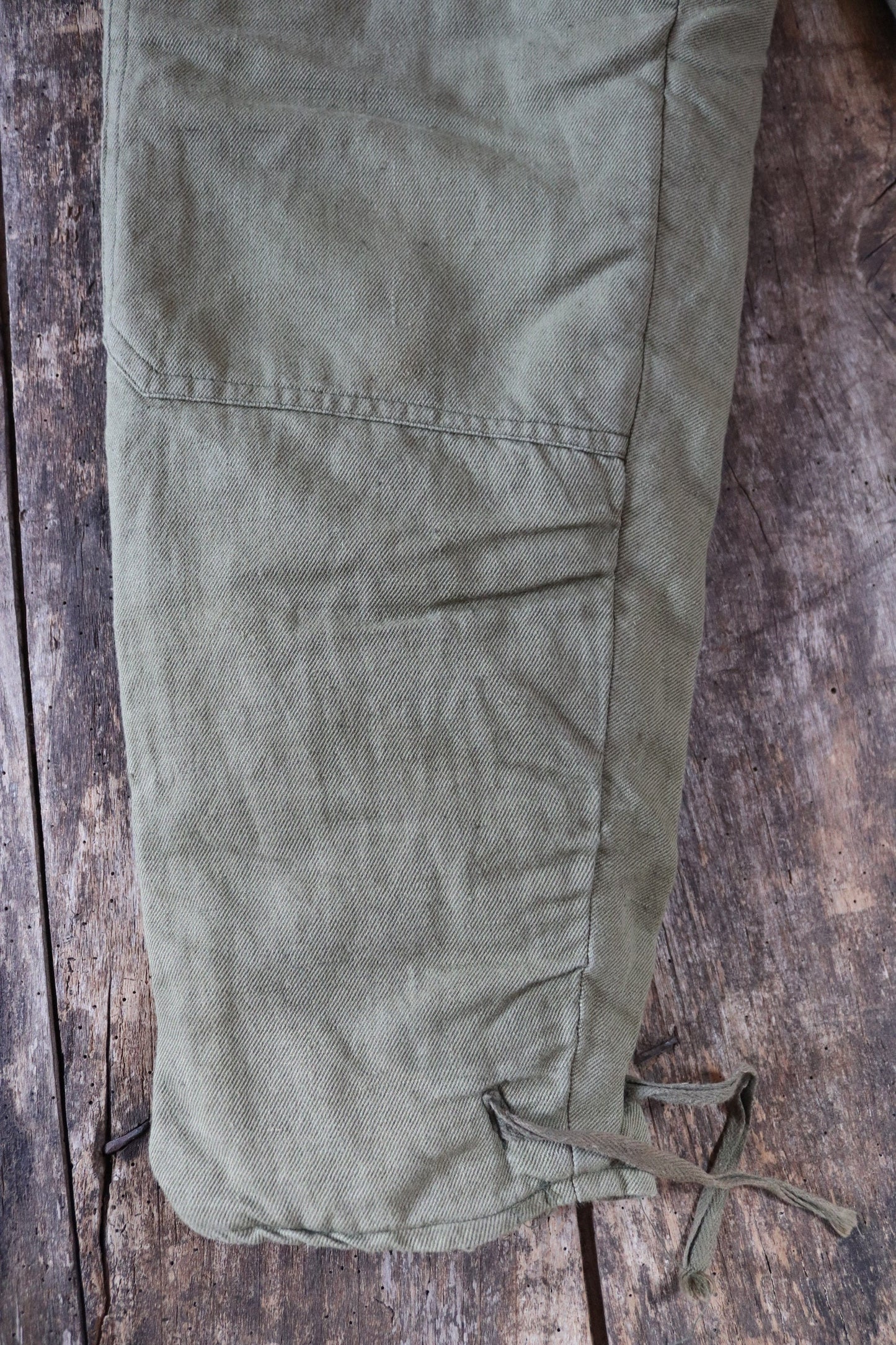 Vintage European green cotton padded insulated military tanker overalls dungarees workwear hunting protective clothing 34” x 28”