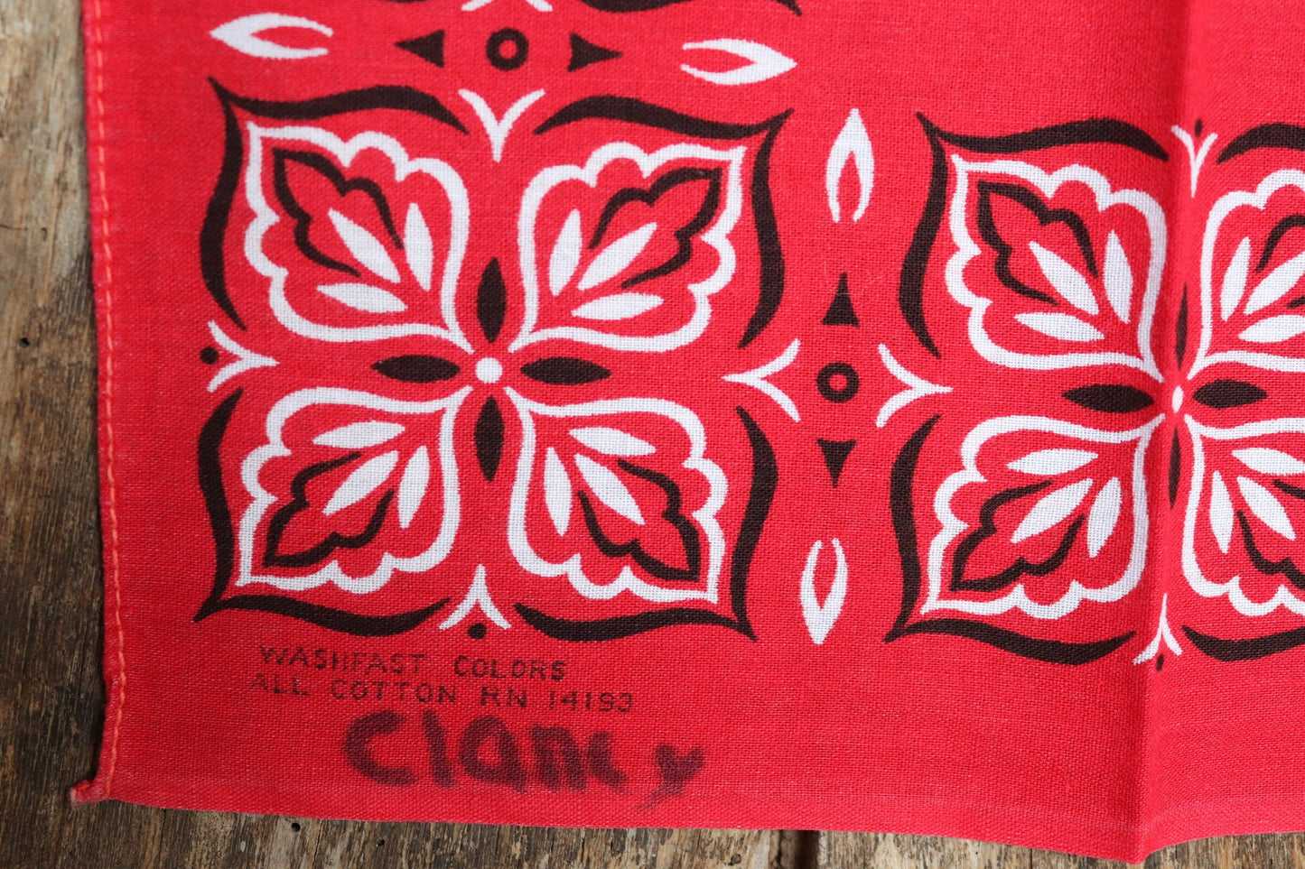 Vintage 1960s 60s turkey red printed bandana pocket square neckerchief 22” x 19” cotton color colour fast workwear RN 14193