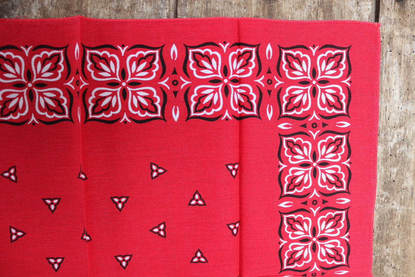 Vintage 1960s 60s turkey red printed bandana pocket square neckerchief 22” x 19” cotton color colour fast workwear RN 14193