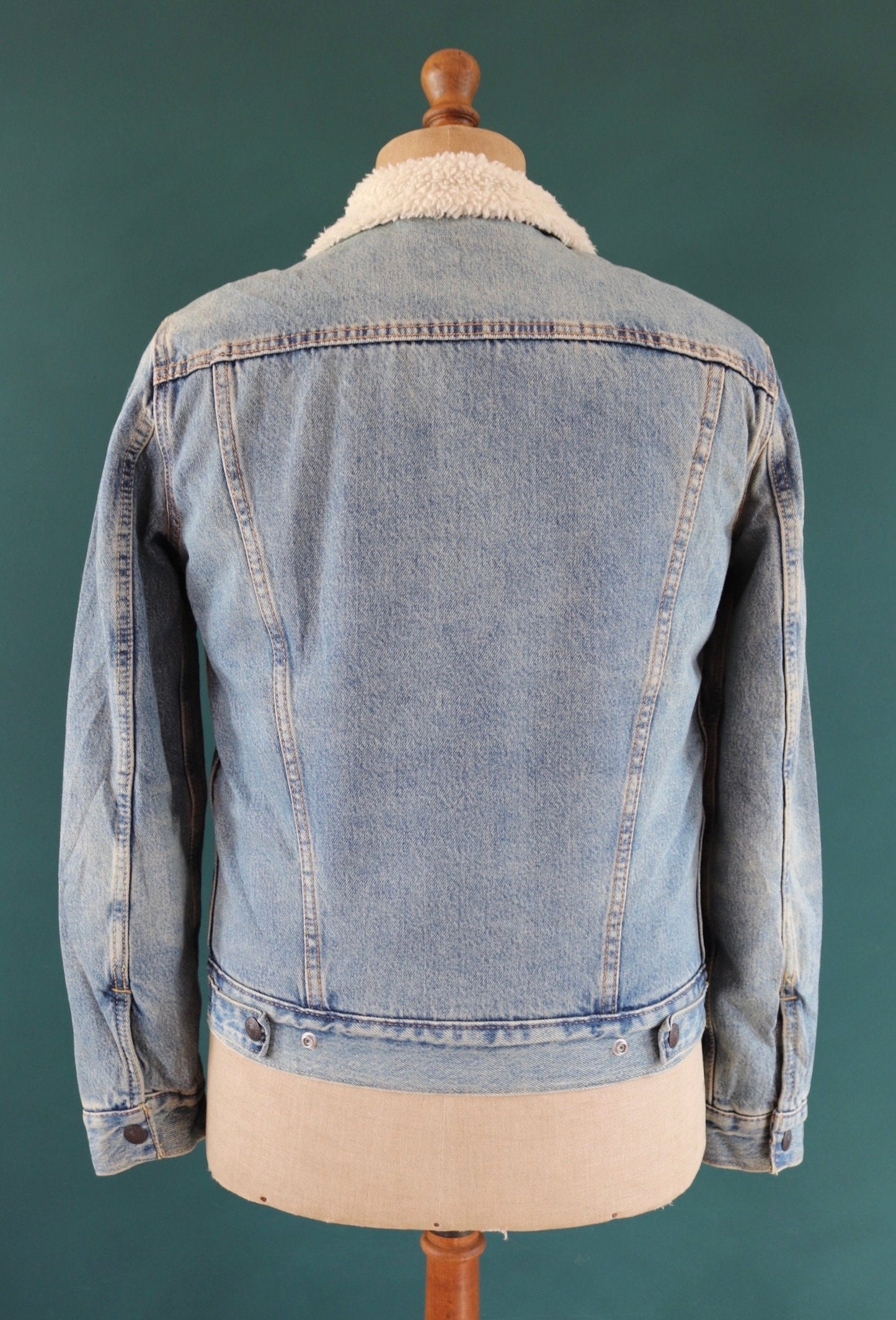 Vintage Levis Levi Strauss shearling sherpa lined mid blue denim trucker jacket red tab small e 40" chest workwear