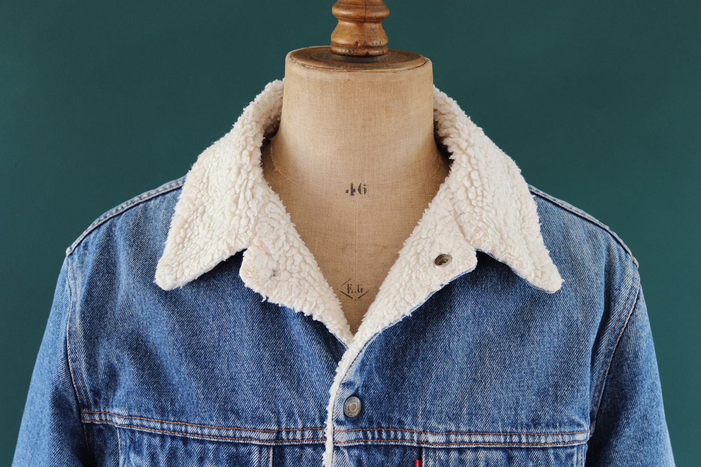 Vintage 1980s 80s Levis Levi Strauss 70608 shearling sherpa lined mid blue denim trucker jacket red tab small e 46" chest workwear