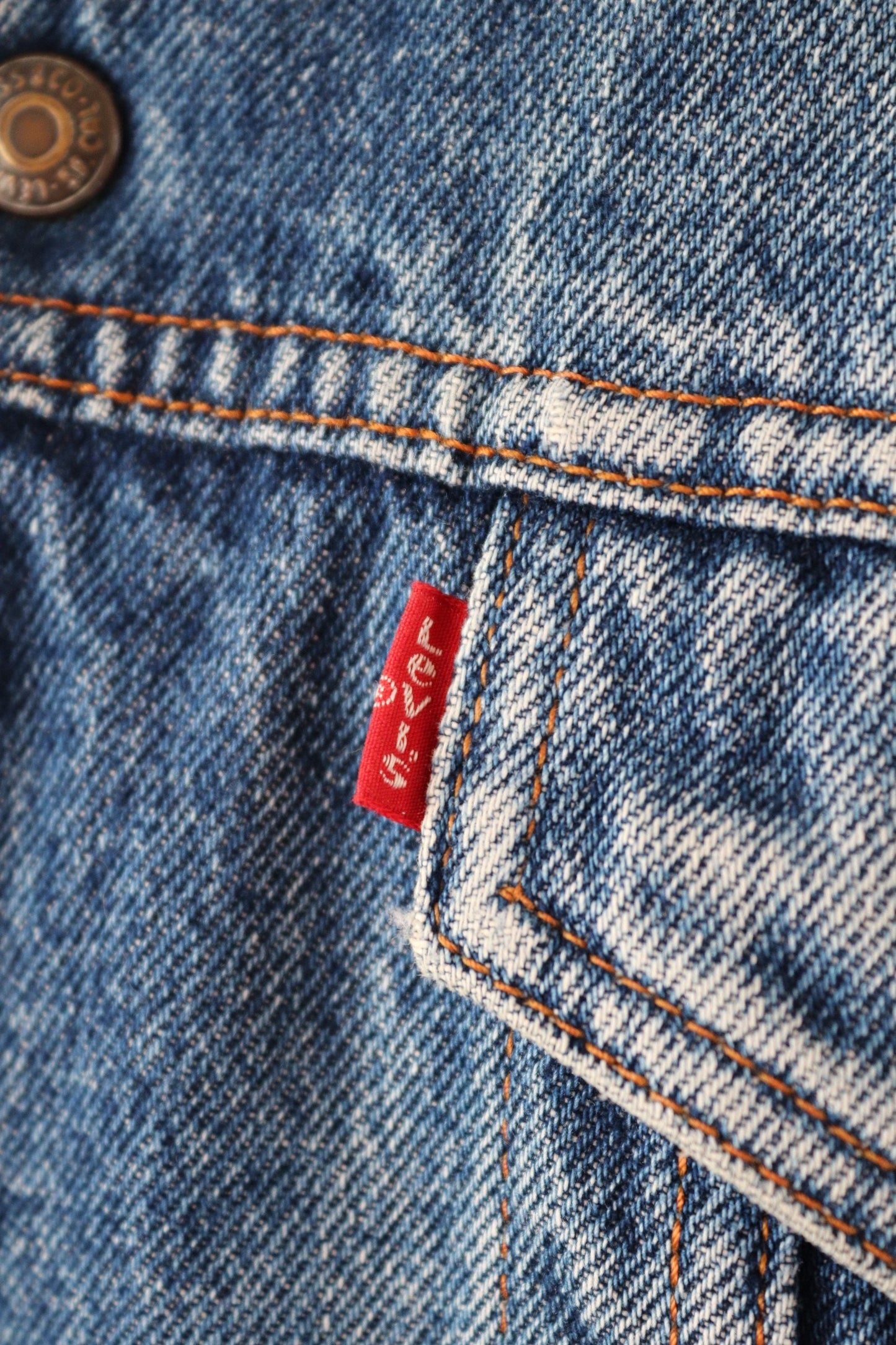Vintage 1980s 80s Levis Levi Strauss 70608 shearling sherpa lined mid blue denim trucker jacket red tab small e 46" chest workwear