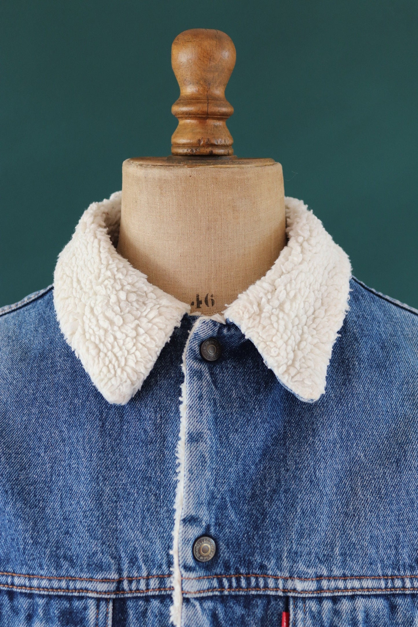 Vintage 1980s 80s Levis Levi Strauss 70608 shearling sherpa lined mid blue denim trucker jacket red tab small e 46" chest workwear