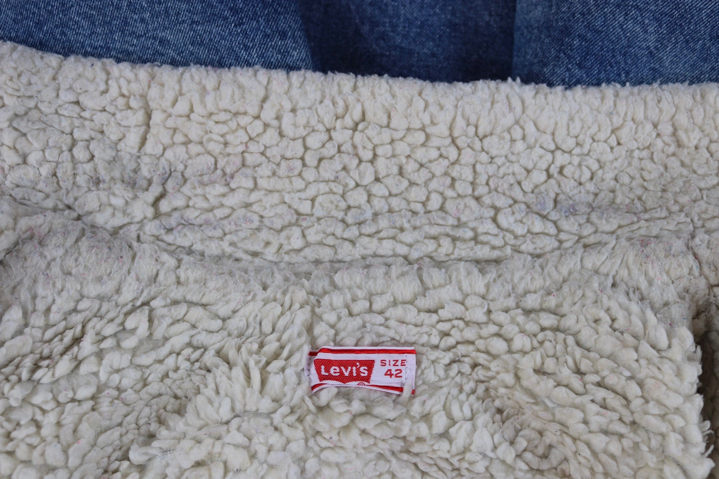 Vintage 1980s 80s Levis Levi Strauss shearling sherpa lined mid blue denim trucker jacket red tab small e 44" chest workwear