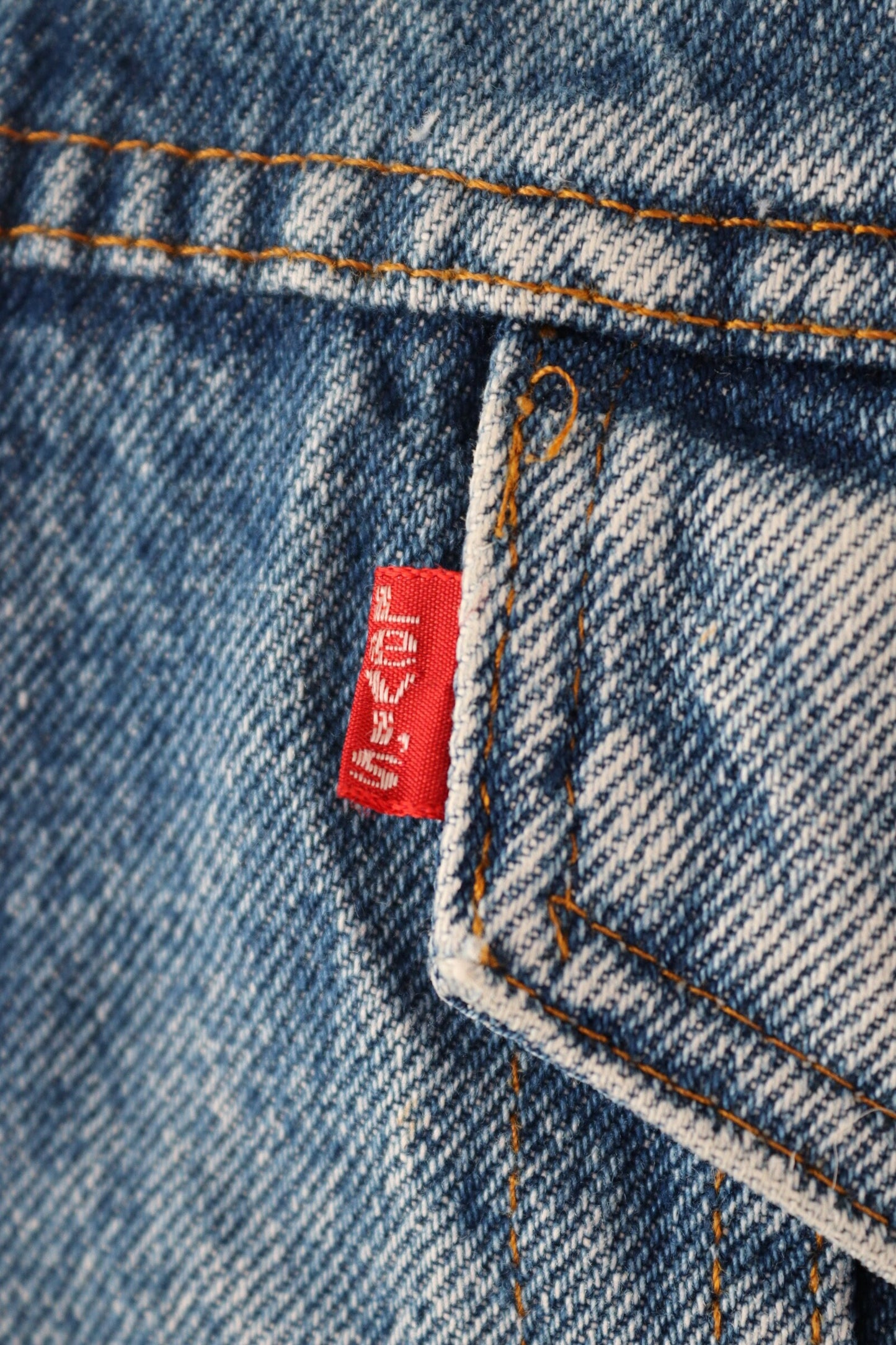 Vintage 1980s 80s Levis Levi Strauss shearling sherpa lined mid blue denim trucker jacket red tab small e 44" chest workwear