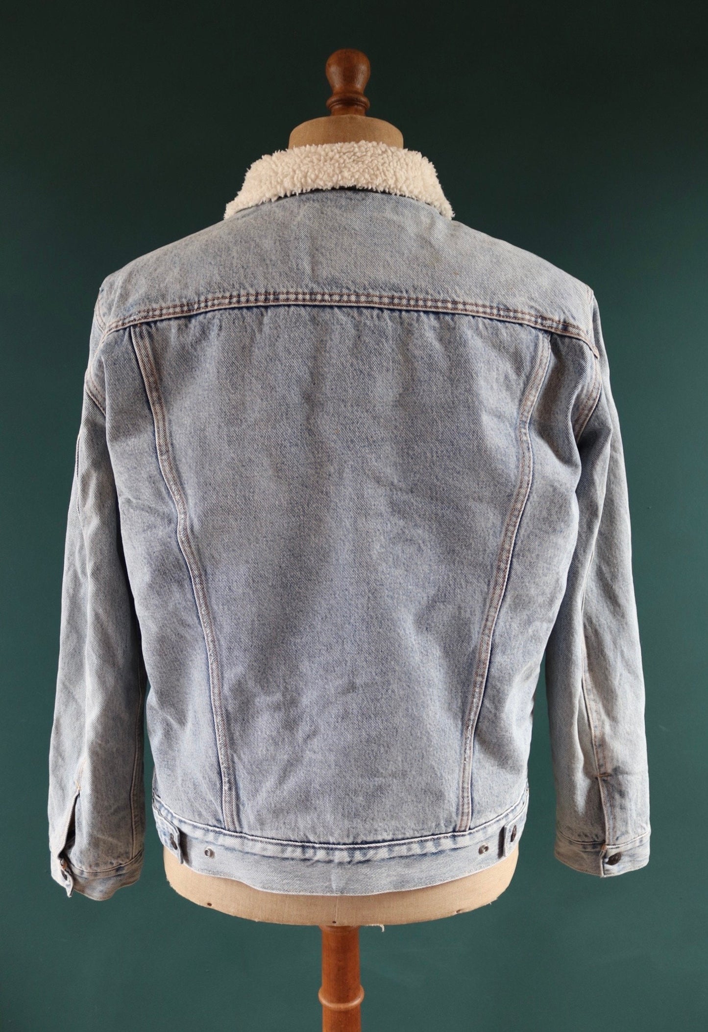 Vintage Levis Levi Strauss shearling sherpa lined mid blue denim trucker jacket red tab big E 47" chest workwear