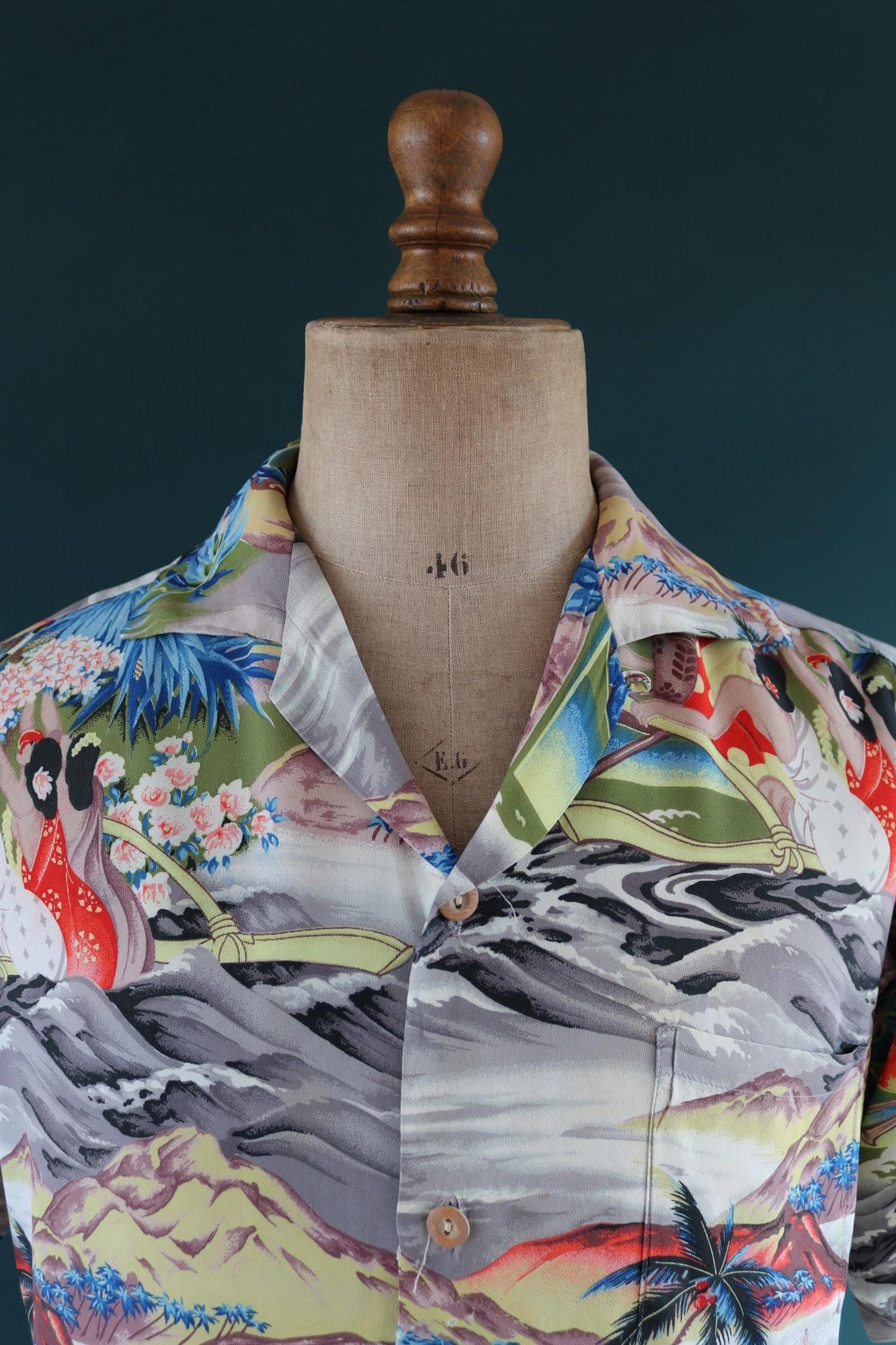 Vintage 1950s 50s Pali Eugene Savage King Kamehameha volcano print rayon Hawaiian tiki shirt Aloha Universal World 46” chest
