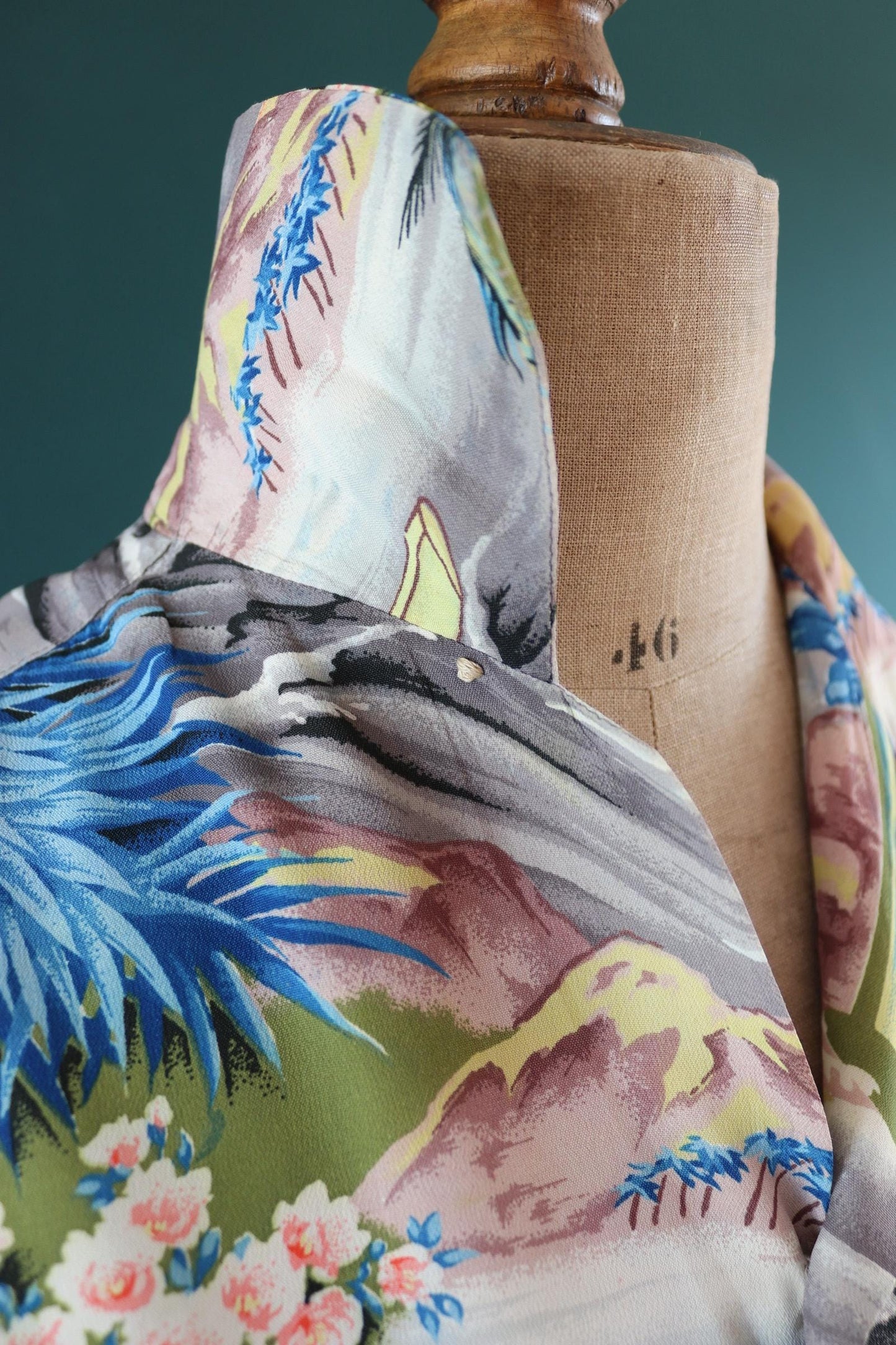Vintage 1950s 50s Pali Eugene Savage King Kamehameha volcano print rayon Hawaiian tiki shirt Aloha Universal World 46” chest