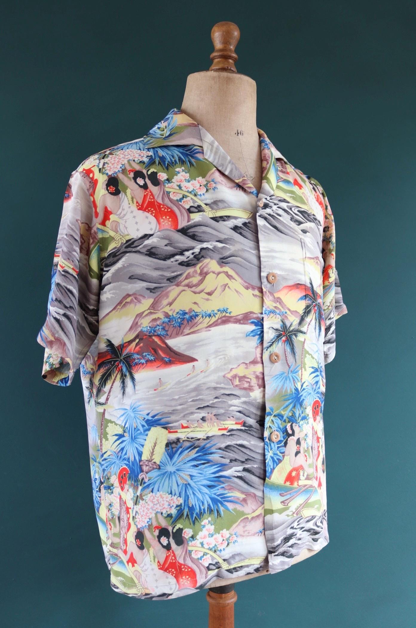Vintage 1950s 50s Pali Eugene Savage King Kamehameha volcano print rayon Hawaiian tiki shirt Aloha Universal World 46” chest