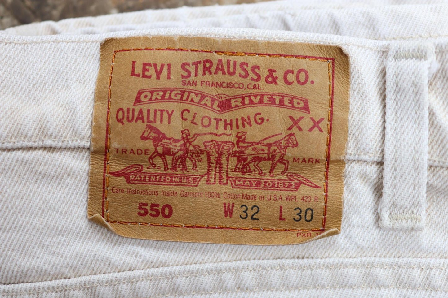 Vintage 1990s 90s Levis 550 Levi Strauss off white ecru red tab small e denim jeans button fly 31” x 30” mod made in USA