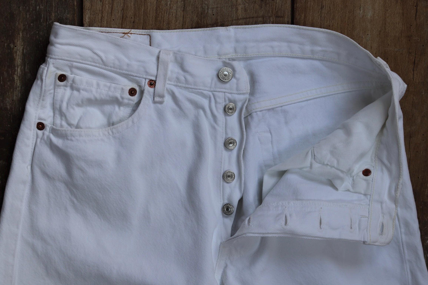 Vintage 2000s 00s Levis 501 Levi Strauss white red tab small e denim jeans button fly 31” x 29” mod