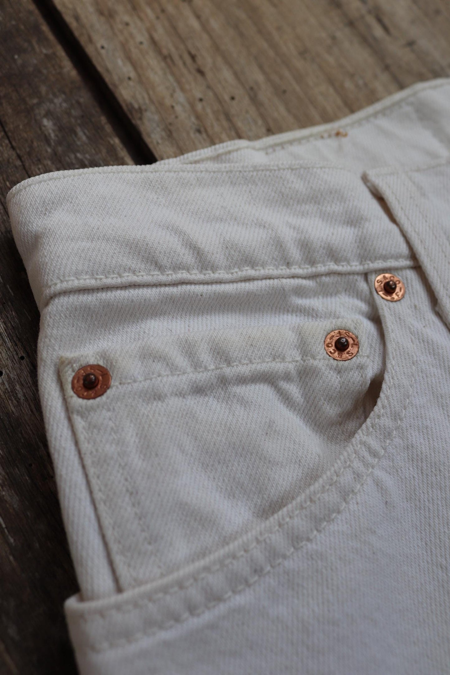 Vintage 1990s 90s Levis 512 Levi Strauss off white red tab small e denim barrel leg mom jeans button fly 30” x 29” mod made in USA