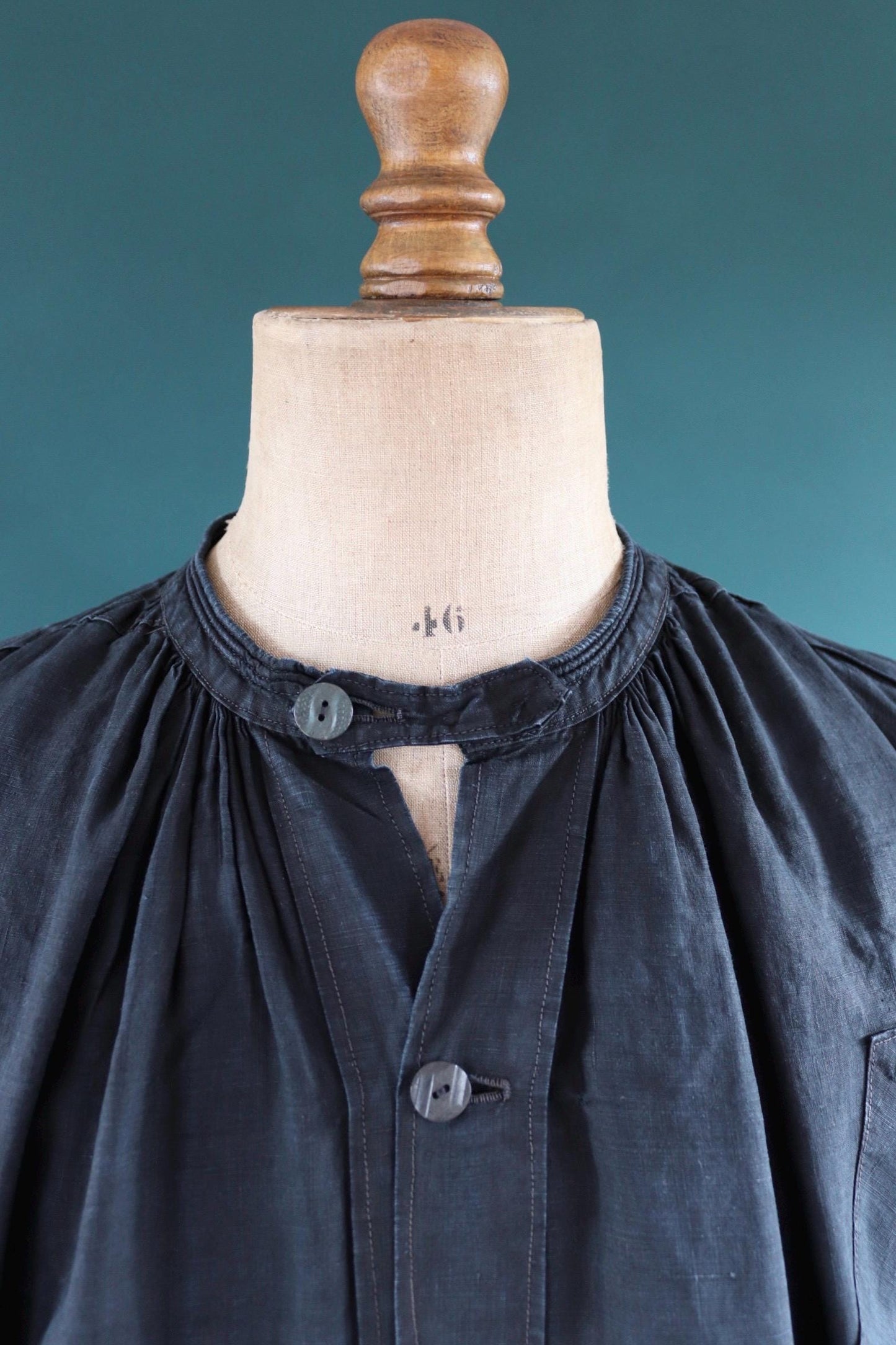 Vintage antique 1800s 1900s French workwear smock indigo blue cotton biaude shirt work chore shepherd darned repaired pleated 68” chest
