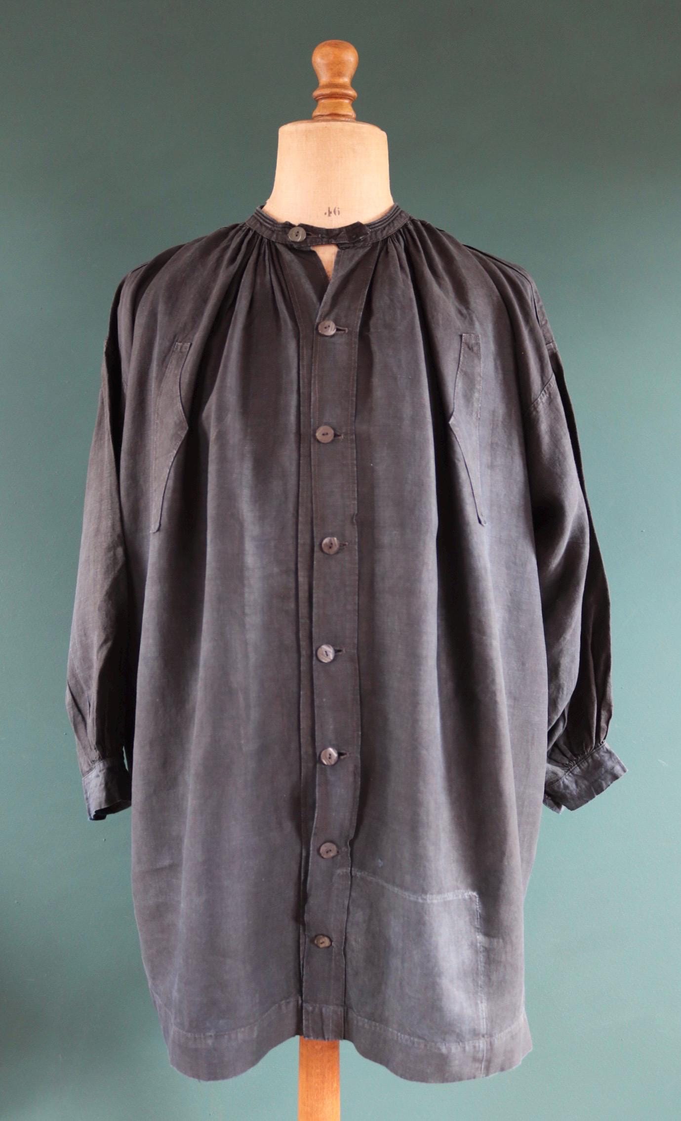 Vintage antique 1800s 1900s French workwear smock indigo blue cotton biaude shirt work chore shepherd darned repaired pleated 68” chest