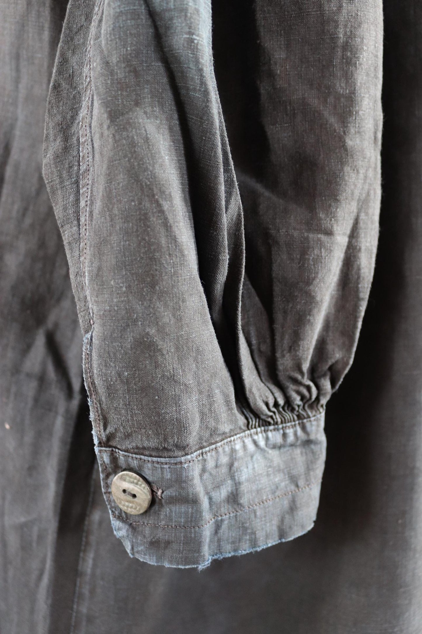 Vintage antique 1800s 1900s French workwear smock indigo blue cotton biaude shirt work chore shepherd darned repaired pleated 68” chest