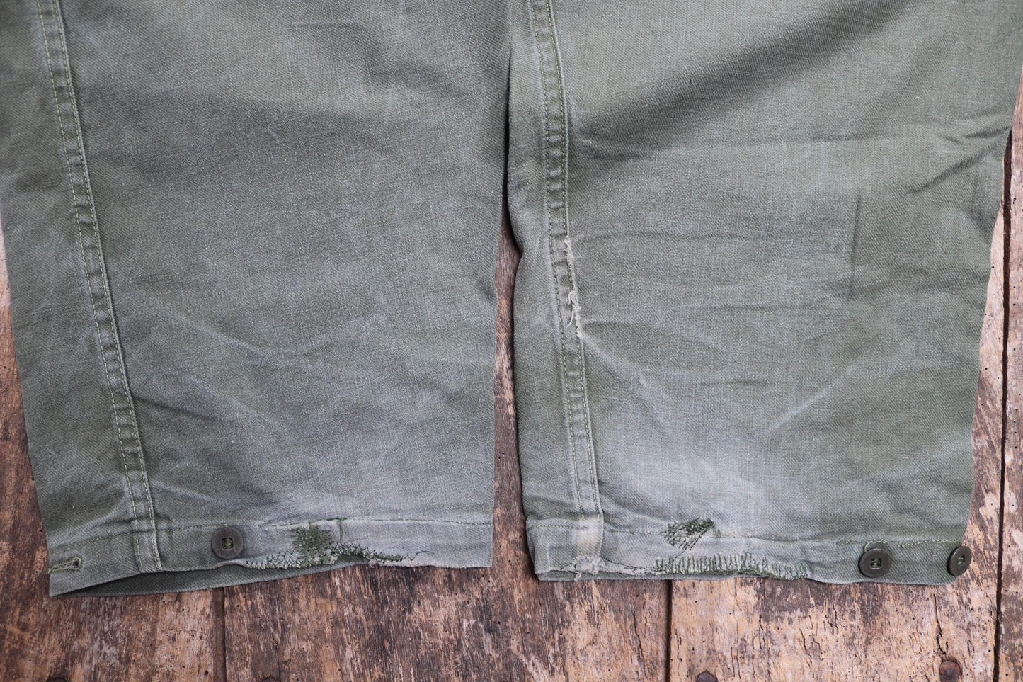 Vintage 1980s 80s Swedish air force military green cotton twill utility cargo trousers pants workwear work chore 45” x 33”