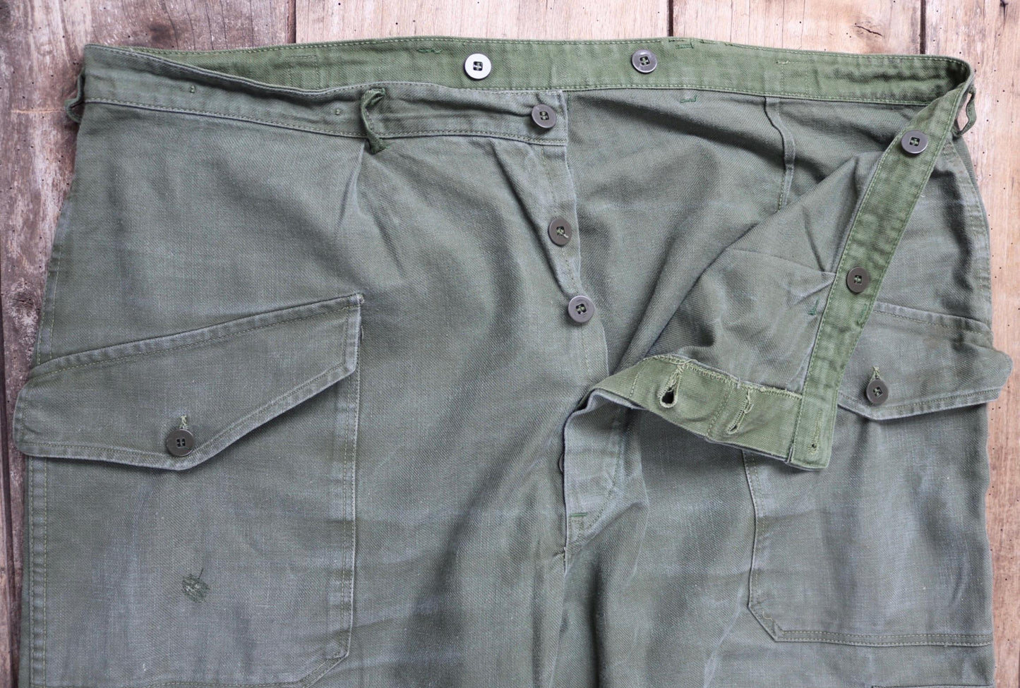 Vintage 1980s 80s Swedish air force military green cotton twill utility cargo trousers pants workwear work chore 45” x 33”