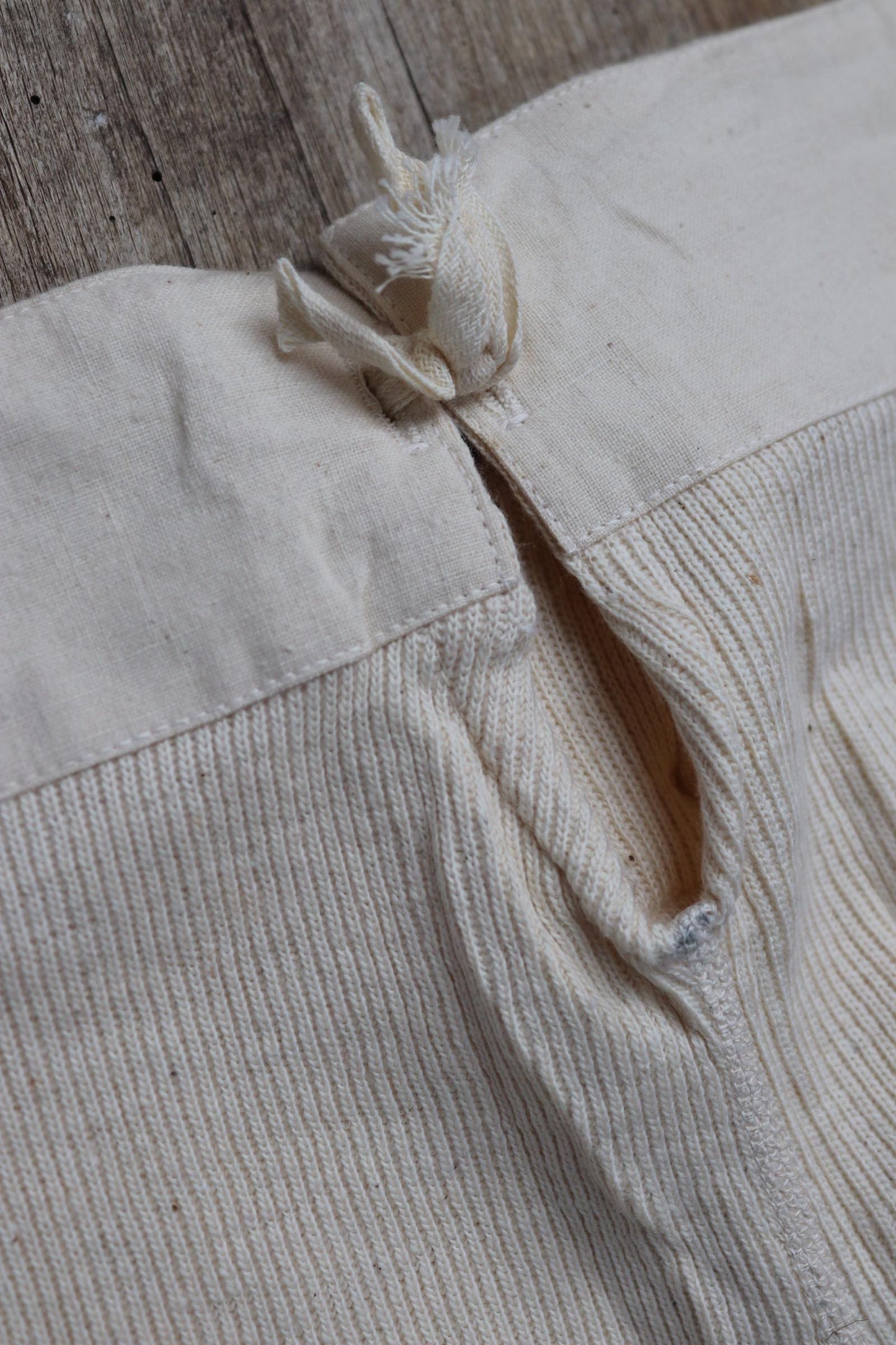Vintage 1940s WW2 underwear - unworn long johns - Swedish army military - ecru white fleck ribbed cotton - thermal loungewear - 34" x 26"