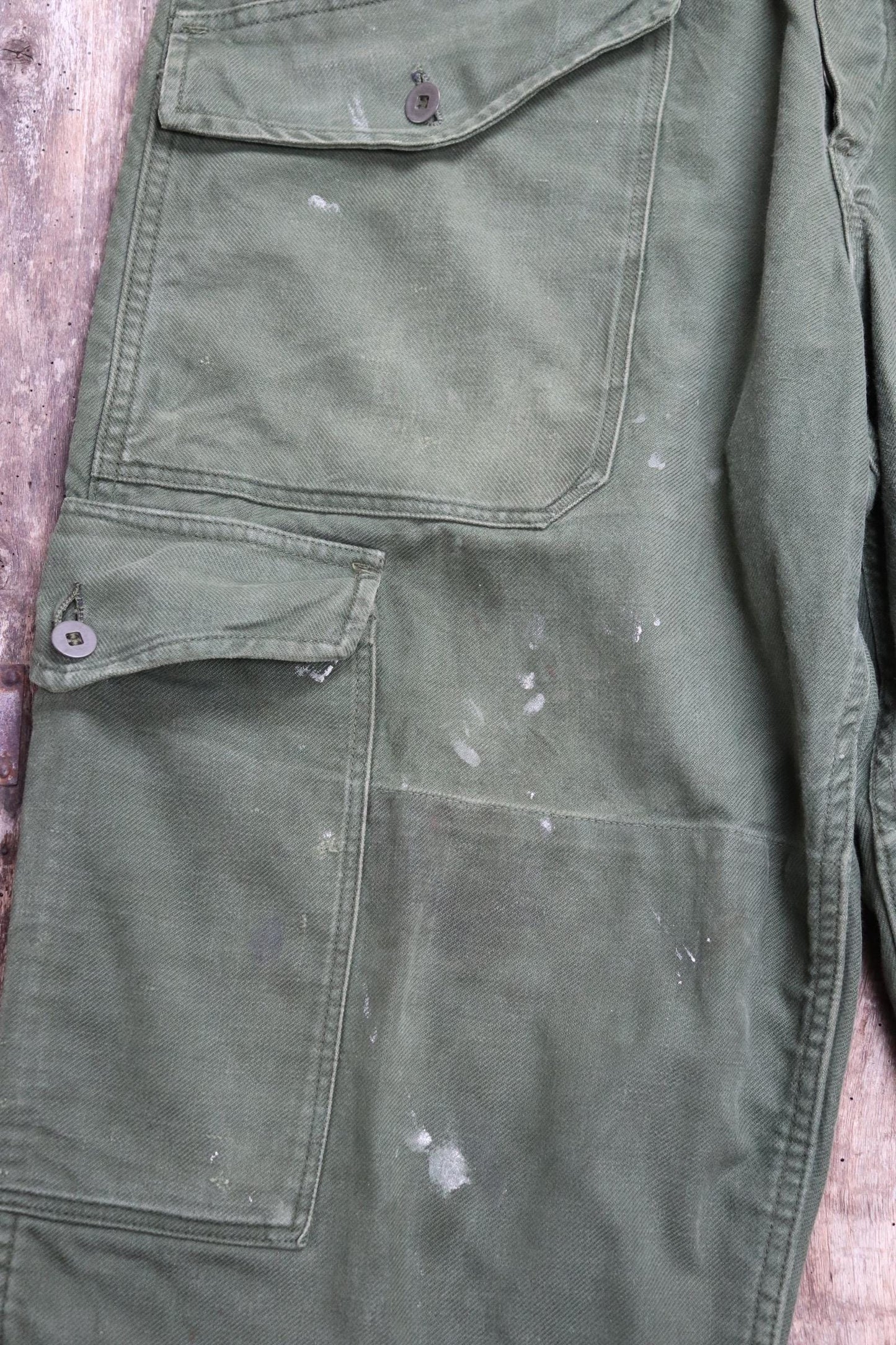 Vintage 1980s 80s Swedish air force military green cotton twill utility cargo trousers pants workwear work chore 36” x 30”