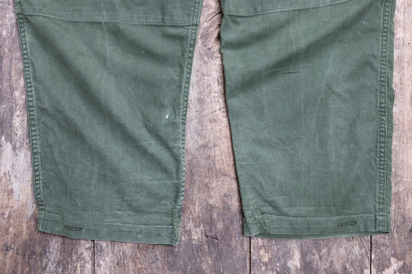 Vintage 1980s 80s Swedish air force military green cotton twill utility cargo trousers pants workwear work chore 36” x 30”