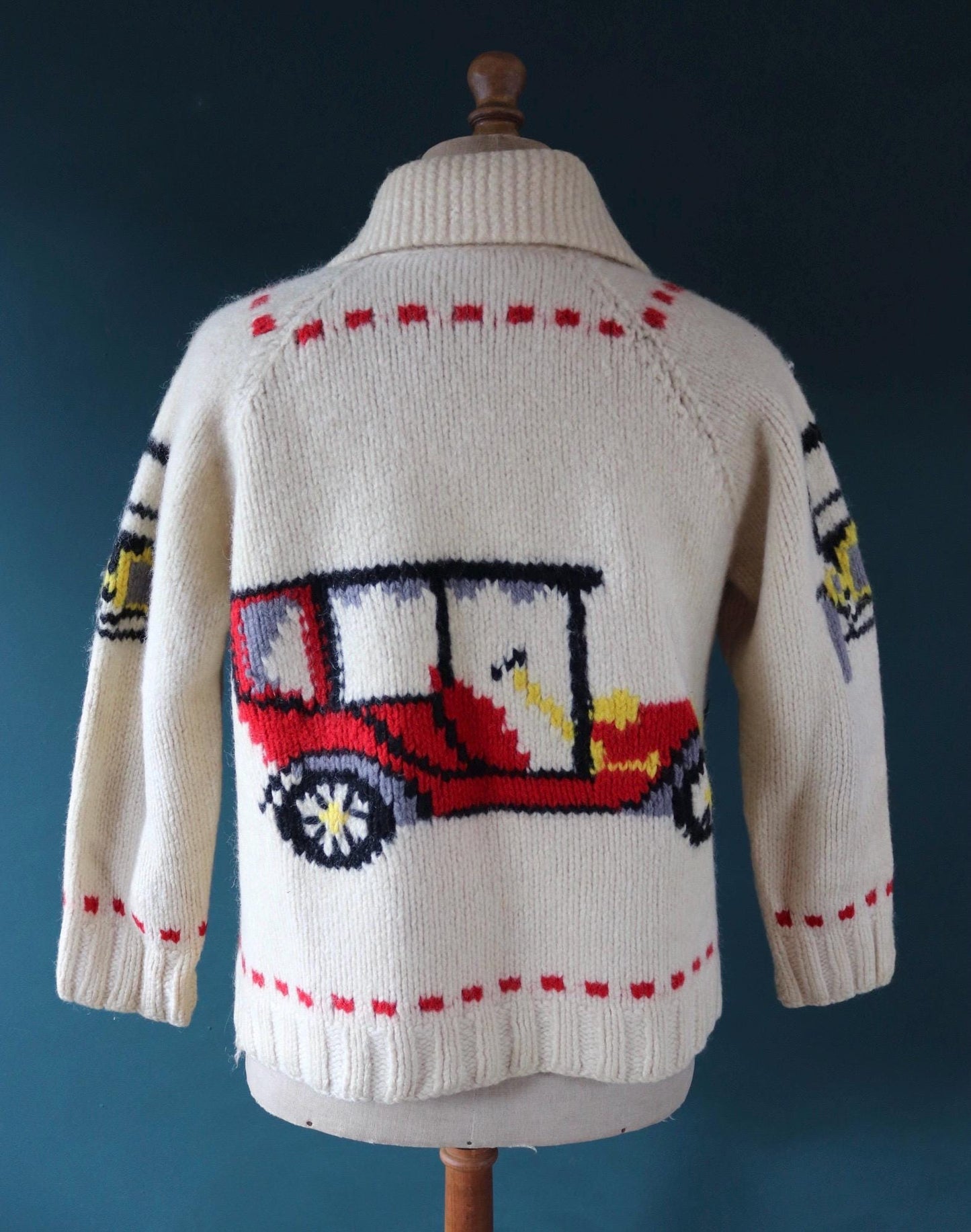 Vintage 1960s 60s hand knitted cream black red thick wool cowichan sweater cardigan jumper knit zipper shawl collar 45” chest veteran car