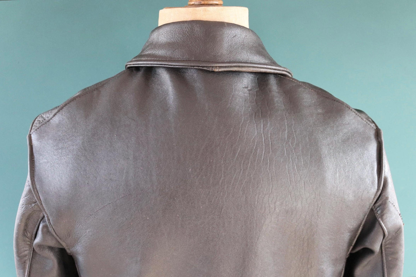 Vintage 1950s 60s French leather jacket - Le Corbusier - double breasted - 41” chest
