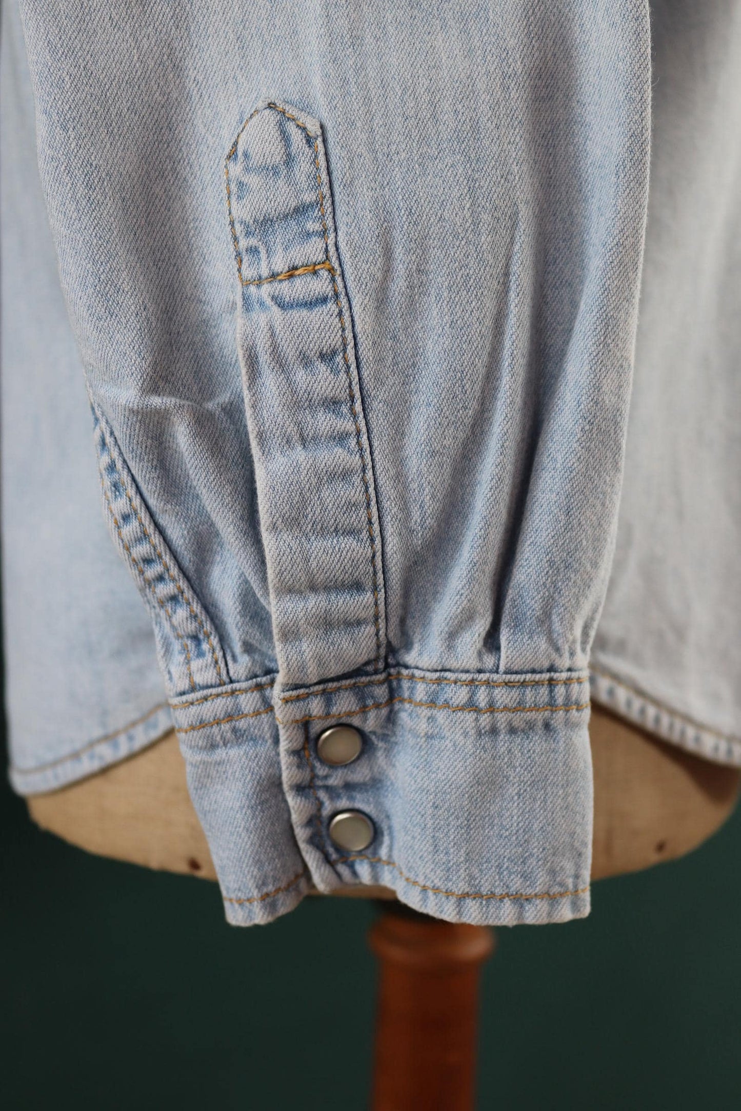 Vintage Lee pale blue chambray denim shirt cowboy western 42" chest pearl snap