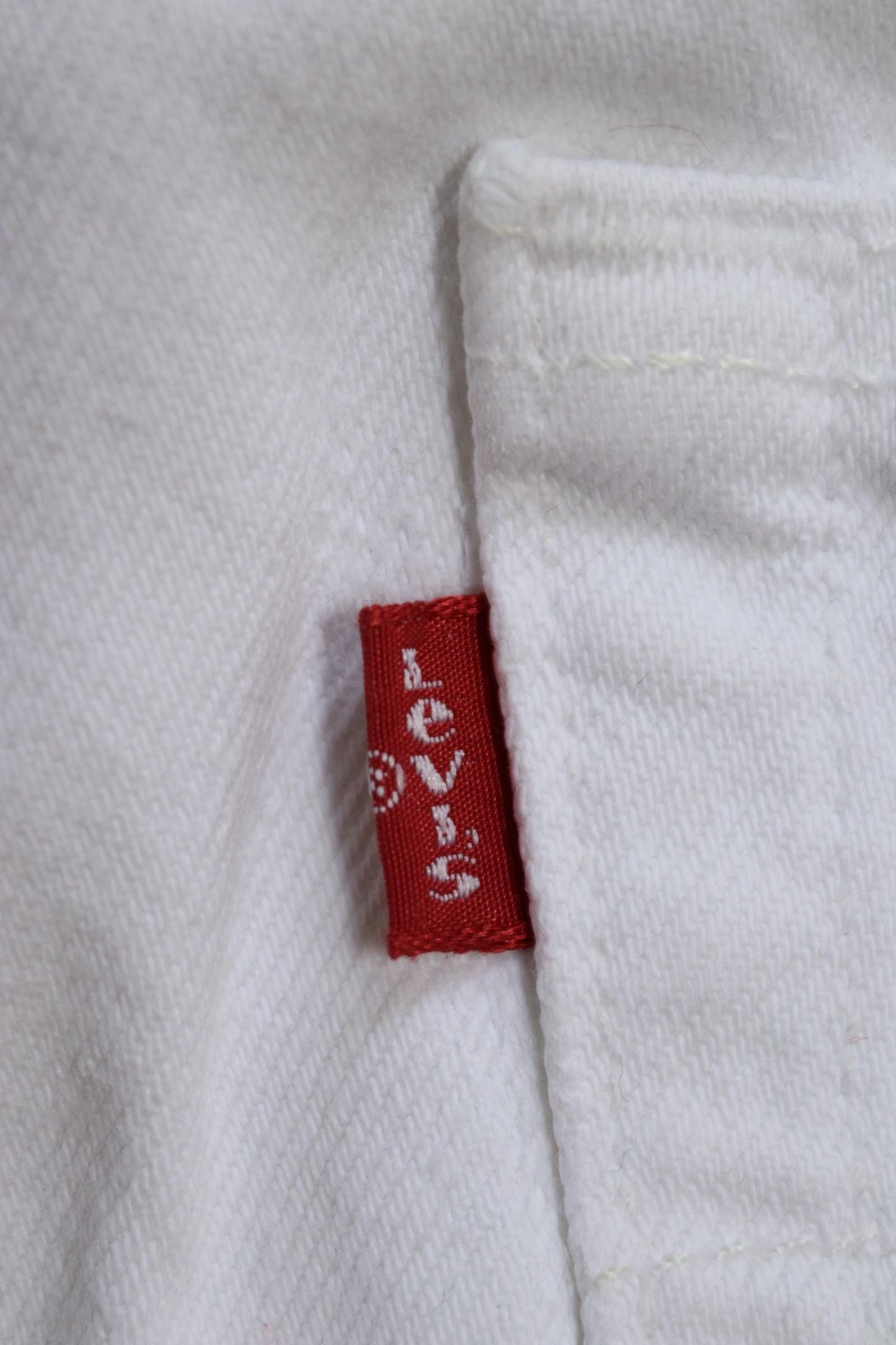 Vintage 2000s 00s Levis 501 Levi Strauss white red tab small e denim jeans button fly 31” x 29” mod