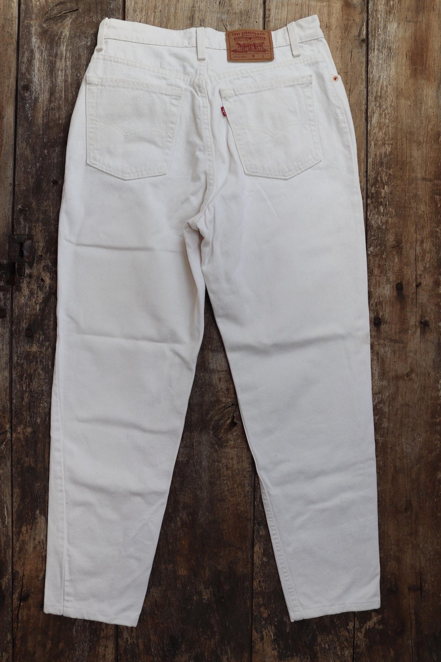 Vintage 1990s 90s Levis 512 Levi Strauss off white red tab small e denim barrel leg mom jeans button fly 30” x 29” mod made in USA