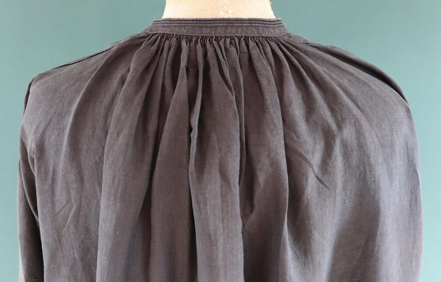 Vintage antique 1800s 1900s French workwear smock indigo blue cotton biaude shirt work chore shepherd darned repaired pleated 68” chest