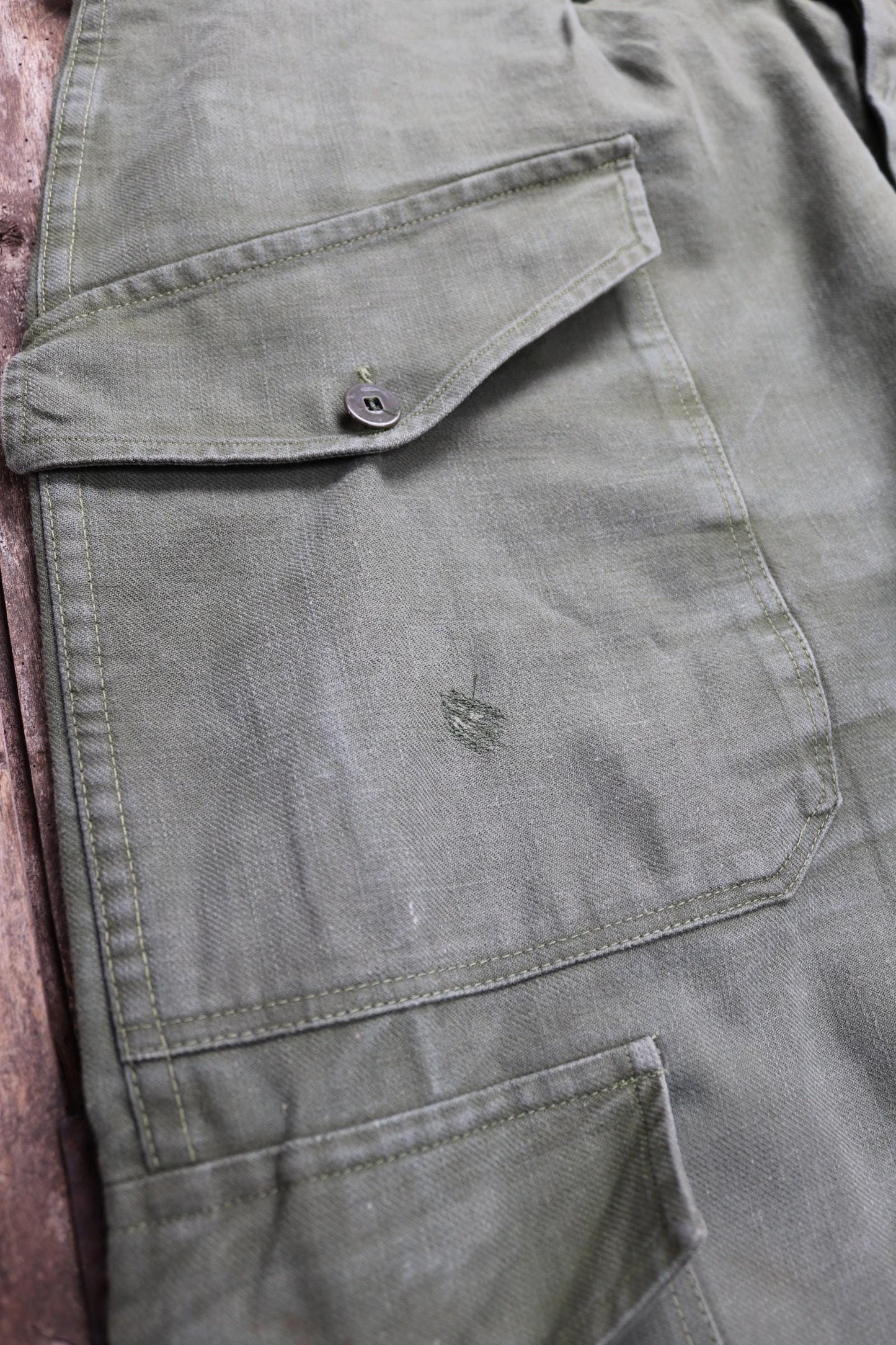 Vintage 1980s 80s Swedish air force military green cotton twill utility cargo trousers pants workwear work chore 45” x 33”