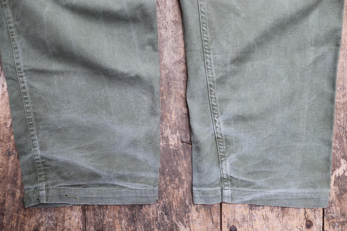 Vintage 1980s 80s Swedish air force military green cotton twill utility cargo trousers pants workwear work chore 45” x 33”