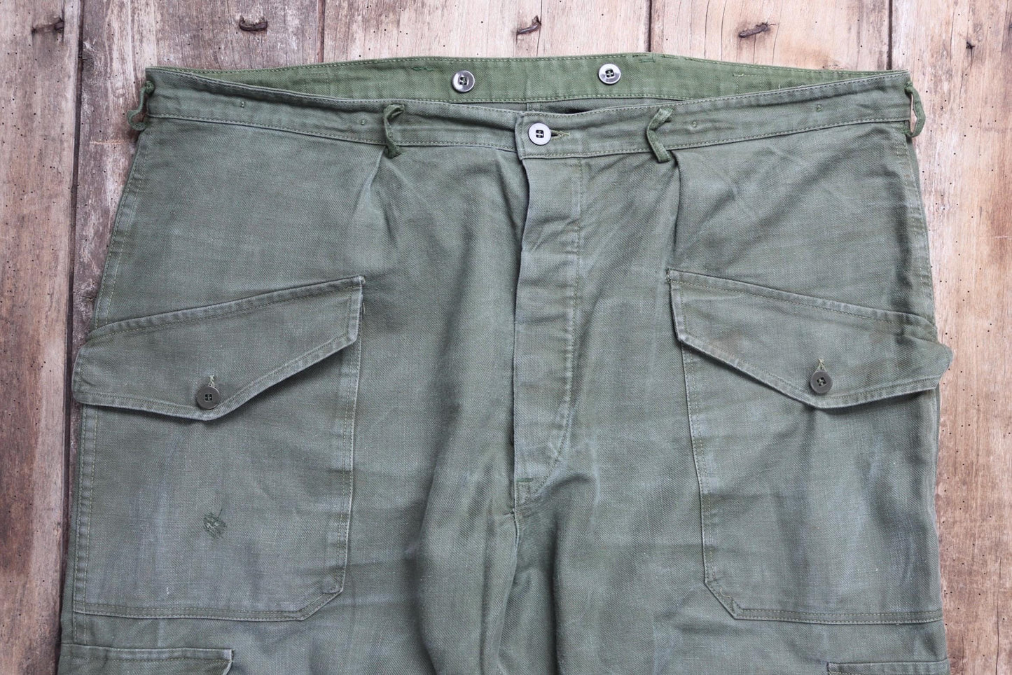 Vintage 1980s 80s Swedish air force military green cotton twill utility cargo trousers pants workwear work chore 45” x 33”