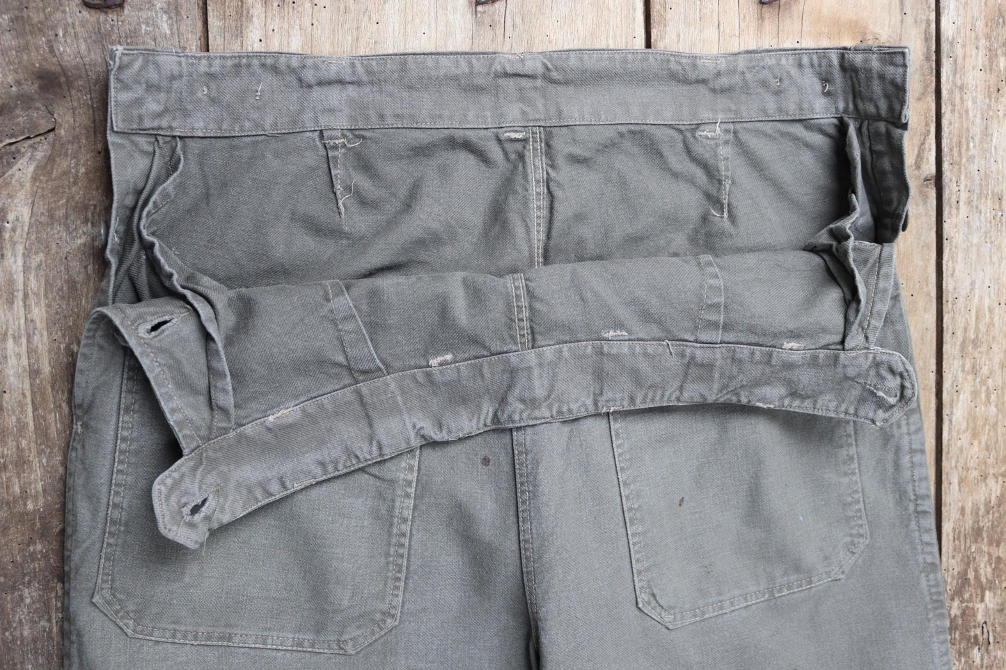 Vintage cargo pants trousers 1940s 1950s Swedish military women’s cotton twill utility field workwear work chore 26” 28” x 28”