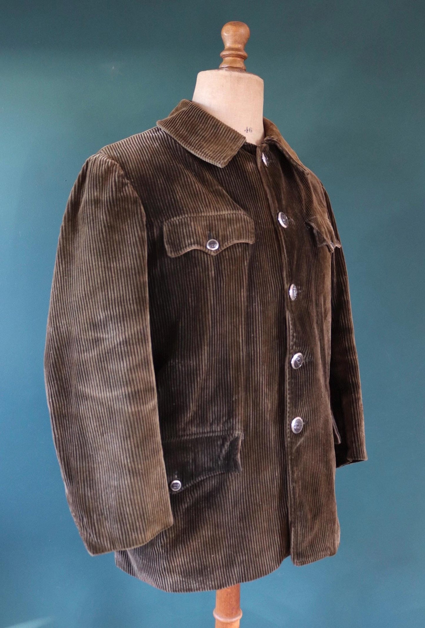 Vintage French workwear jacket brown velours corduroy 1940s 1950s hunting shooting 46” chest chore venery scene buttons
