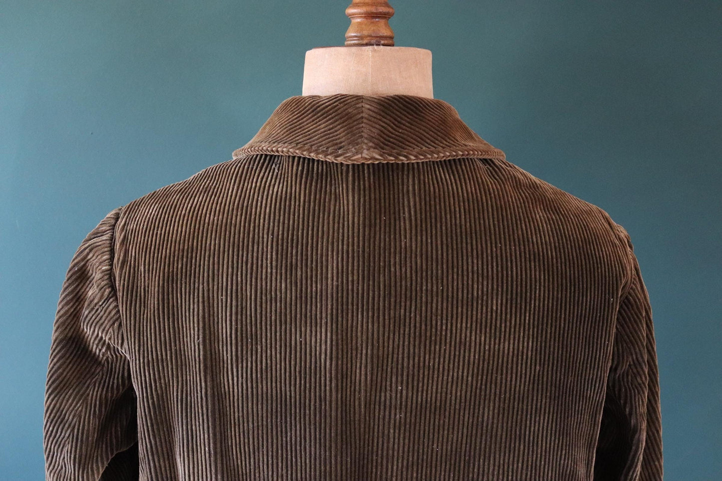Vintage French workwear jacket brown velours corduroy 1940s 1950s hunting shooting 46” chest chore venery scene buttons