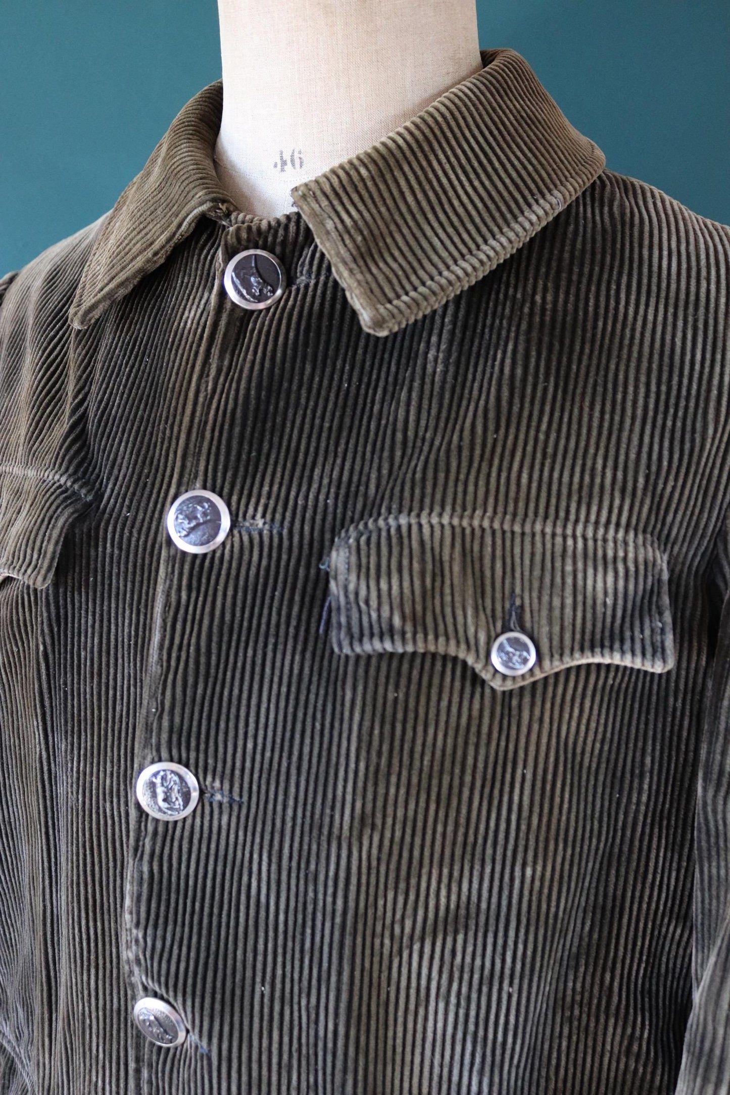 Vintage French workwear jacket brown velours corduroy 1940s 1950s hunting shooting 46” chest chore venery scene buttons