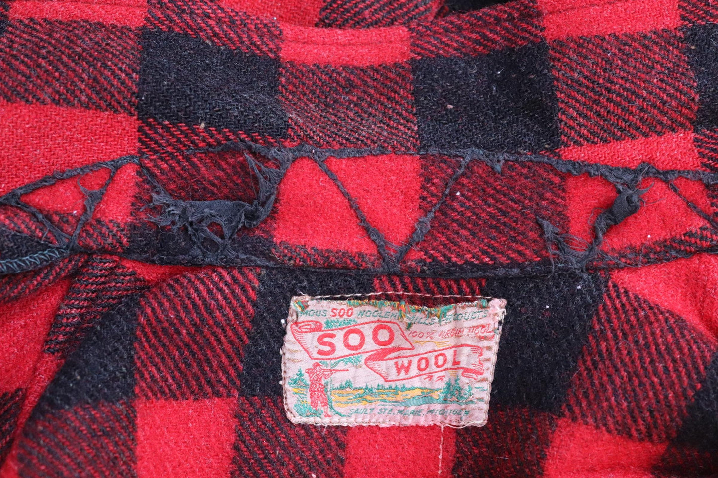Vintage 1960s 60s red black buffalo plaid thick wool shirt Soo Wool 39” chest hunting camping workwear hunting logger