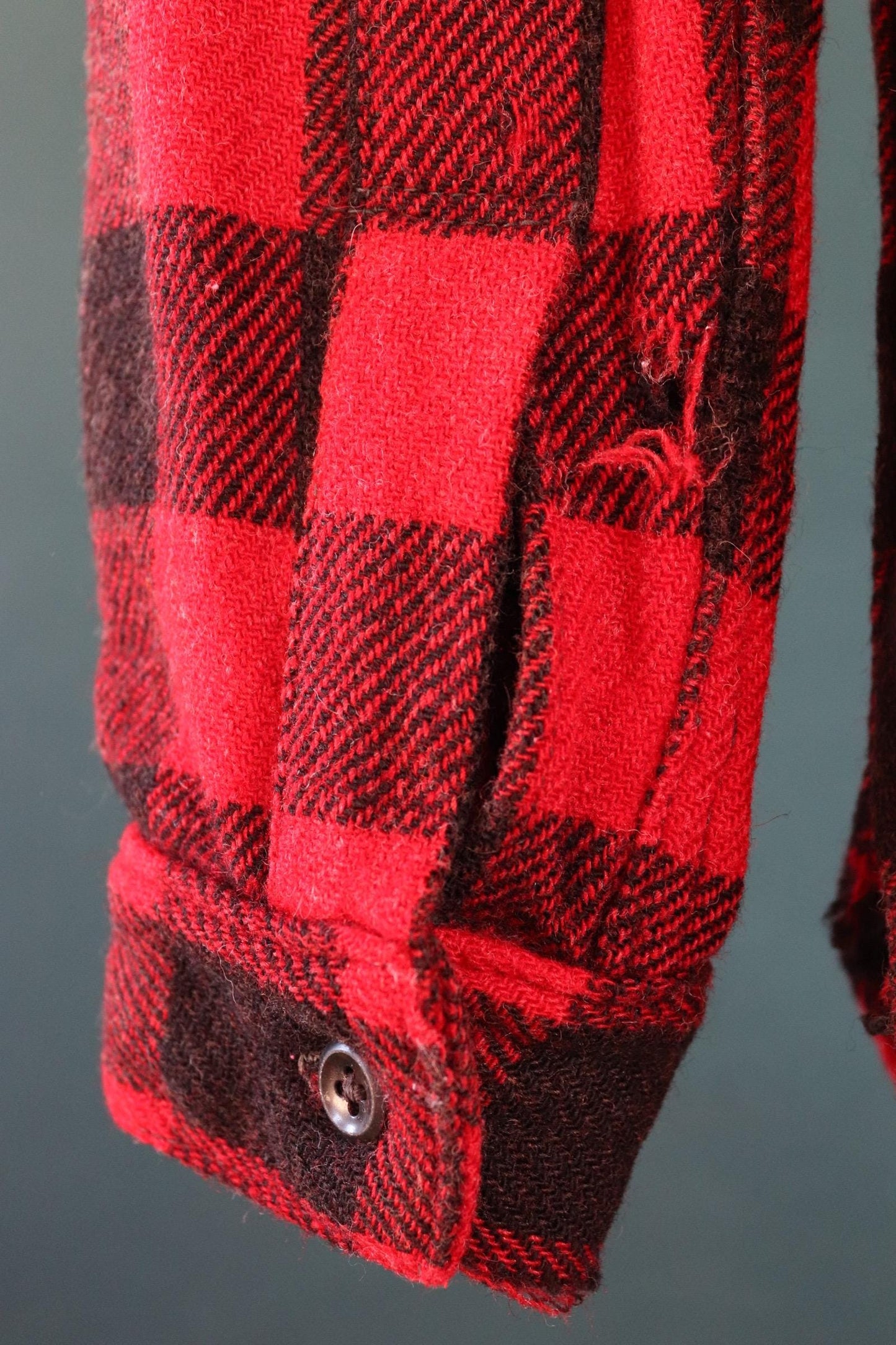 Vintage 1960s 60s red black buffalo plaid thick wool shirt Soo Wool 39” chest hunting camping workwear hunting logger