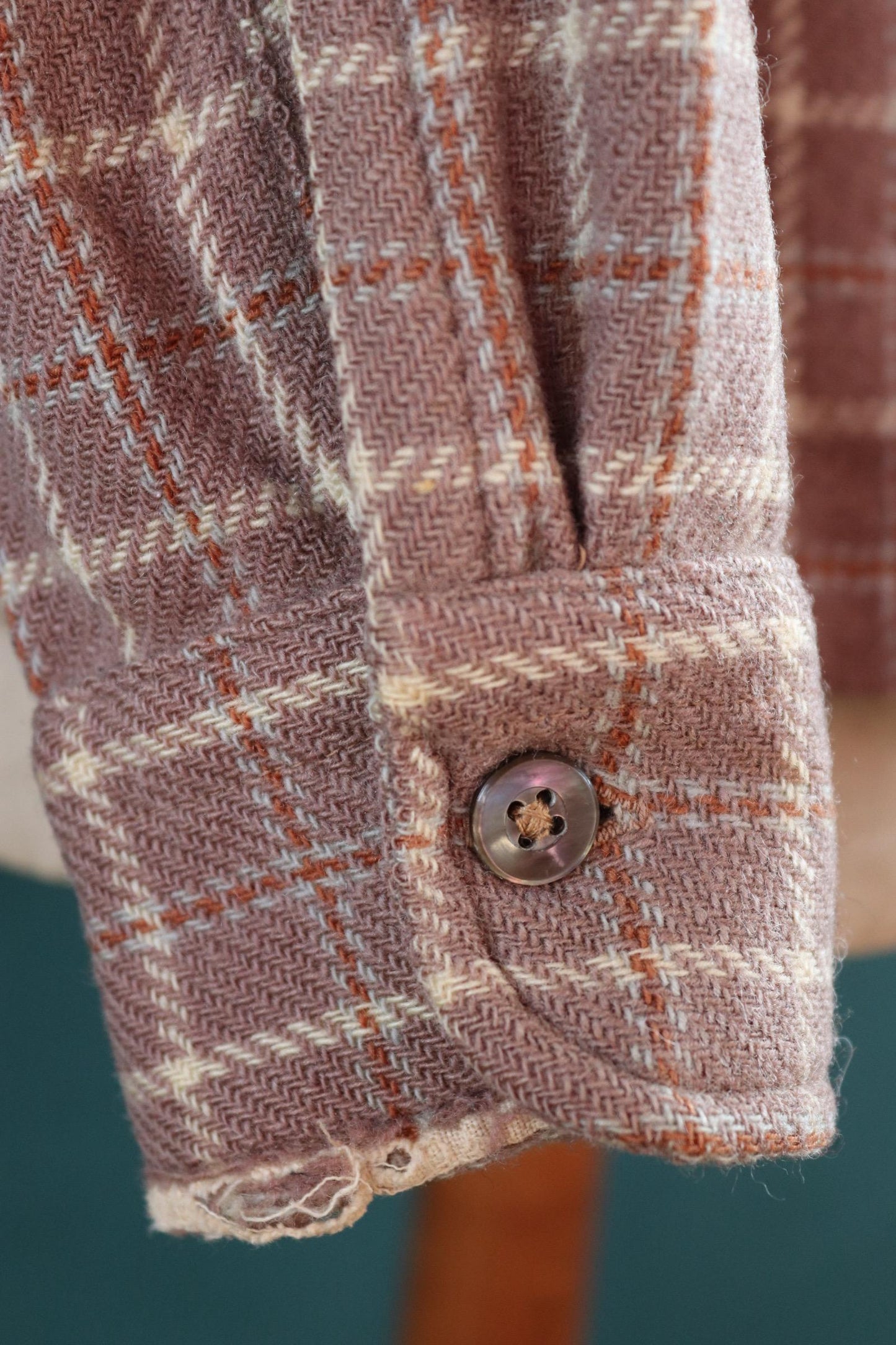 Vintage 1940s 40s Arrow brown lavender heather wool plaid checked shirt 46” chest swallowtail collar